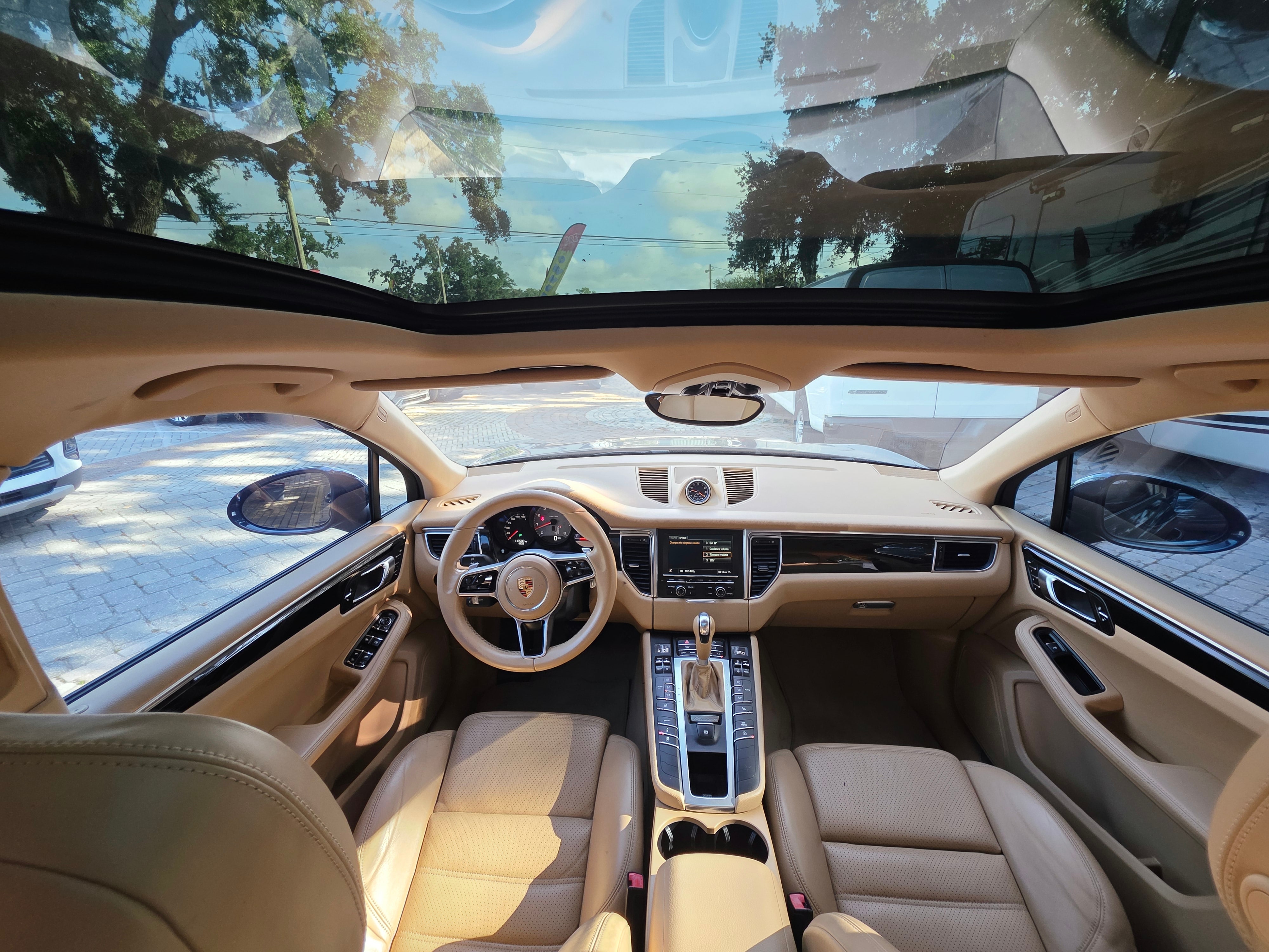 2015 Porsche Macan thumbnail 15