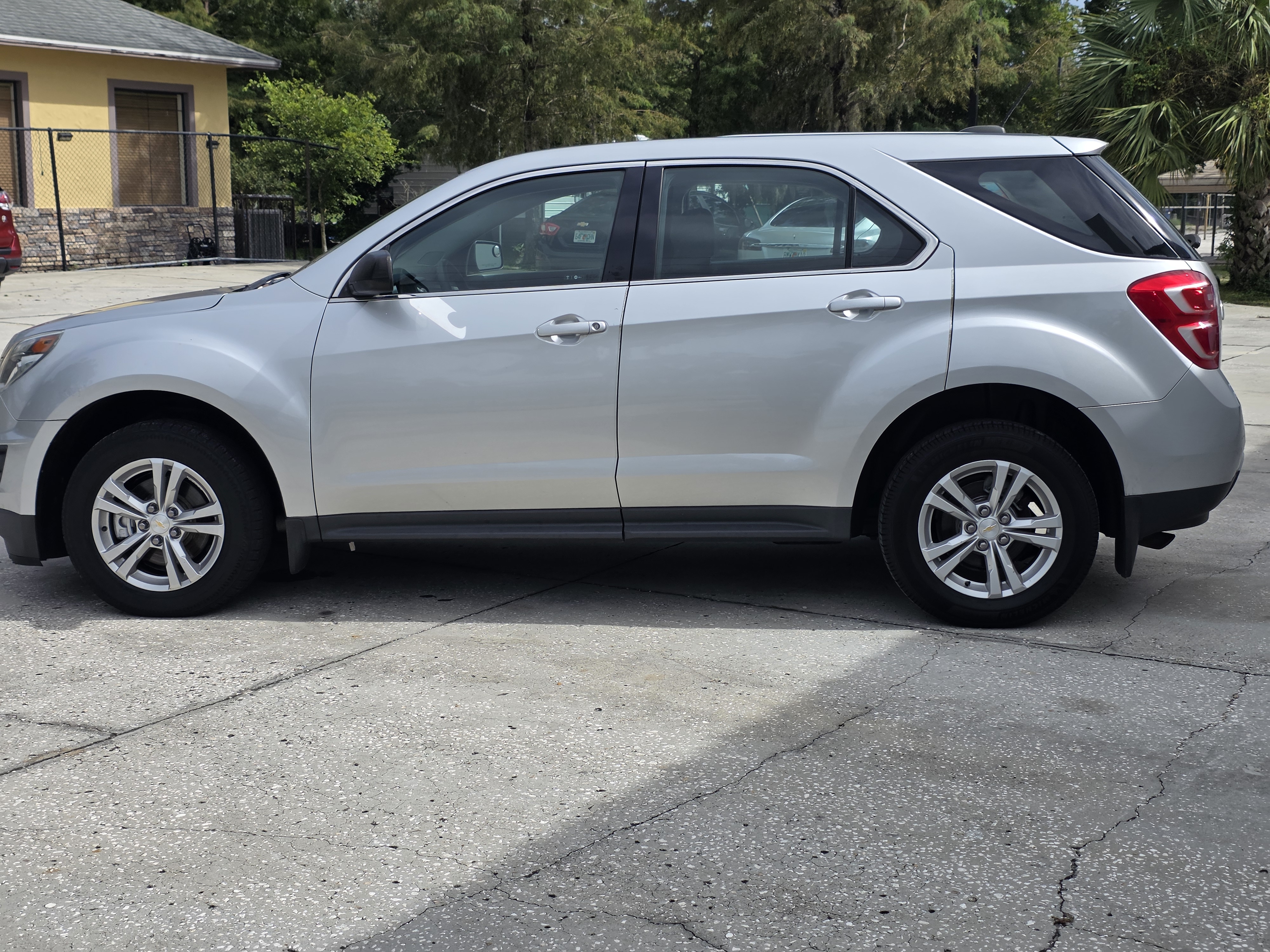 2016 Chevrolet Equinox thumbnail 3