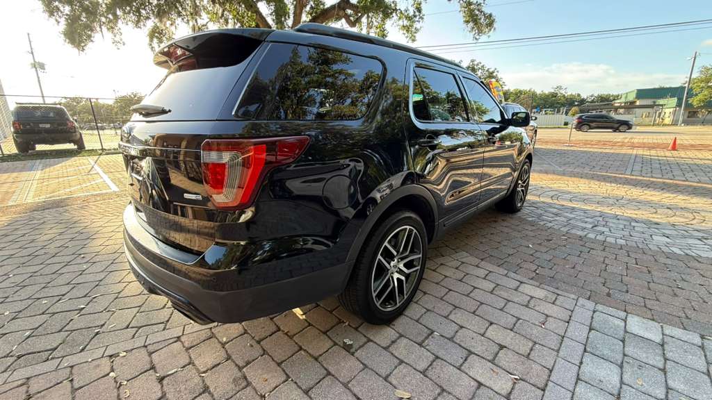 2016 Ford Explorer thumbnail 6