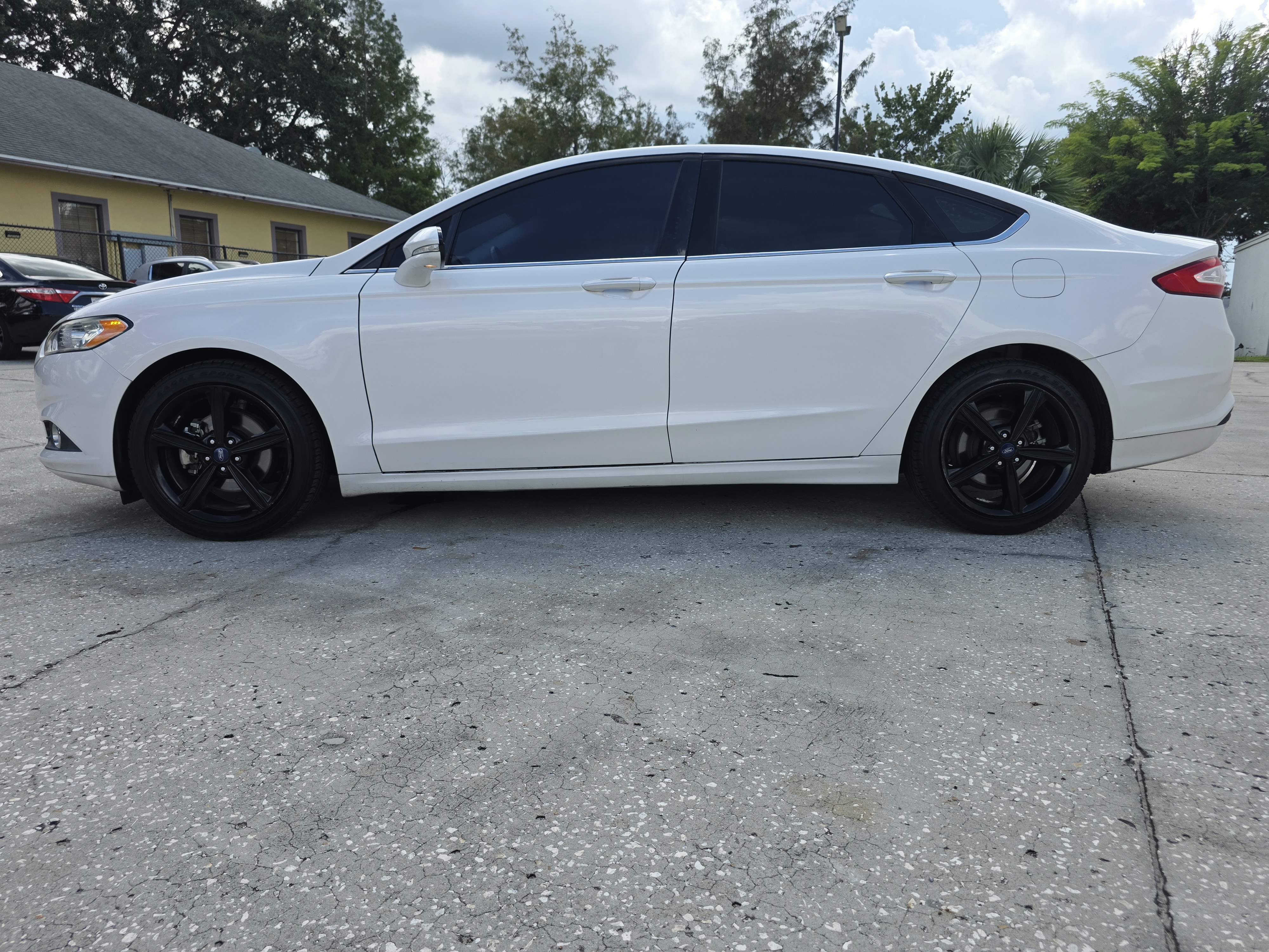 2016 Ford Fusion thumbnail 10