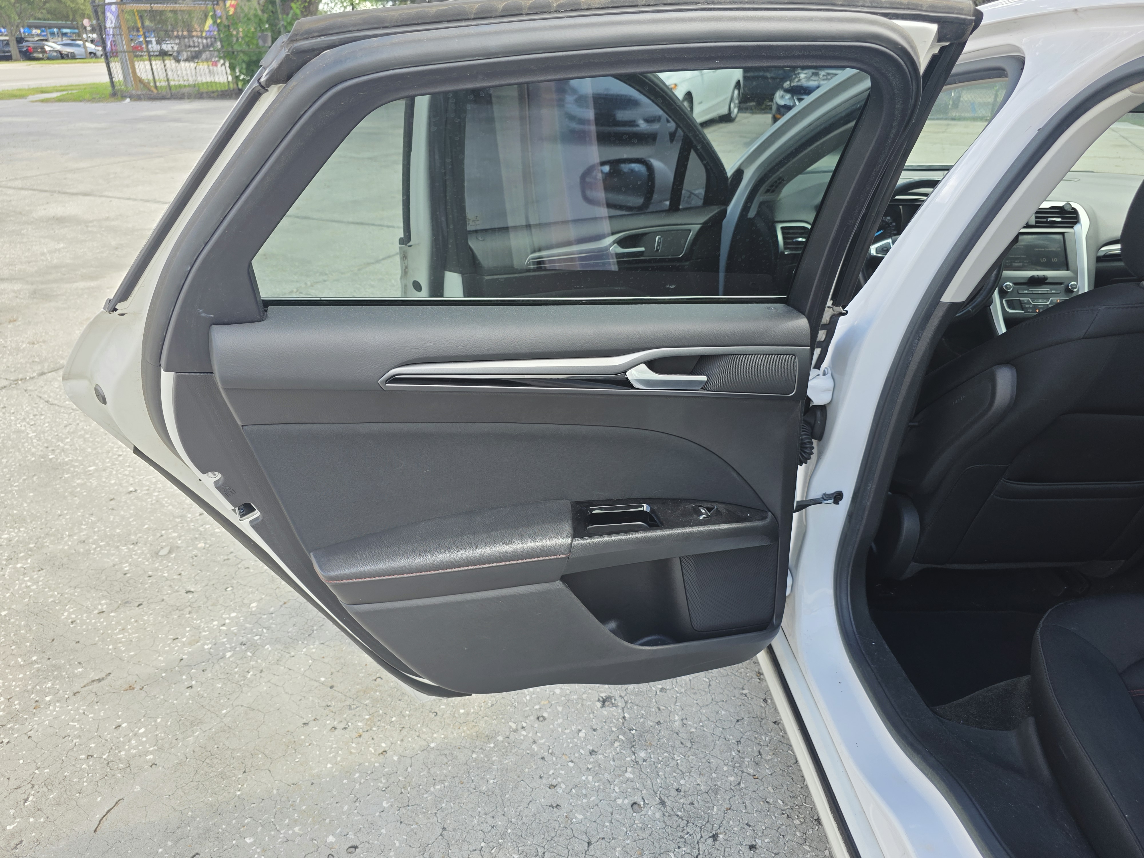 2016 Ford Fusion thumbnail 11