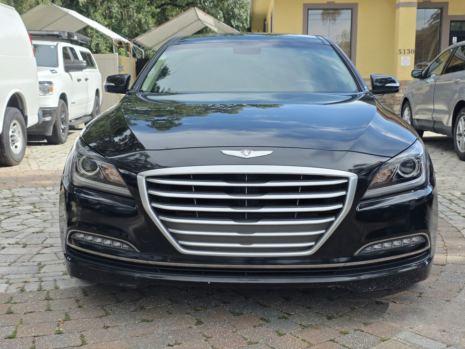 2016 Hyundai Genesis thumbnail 3