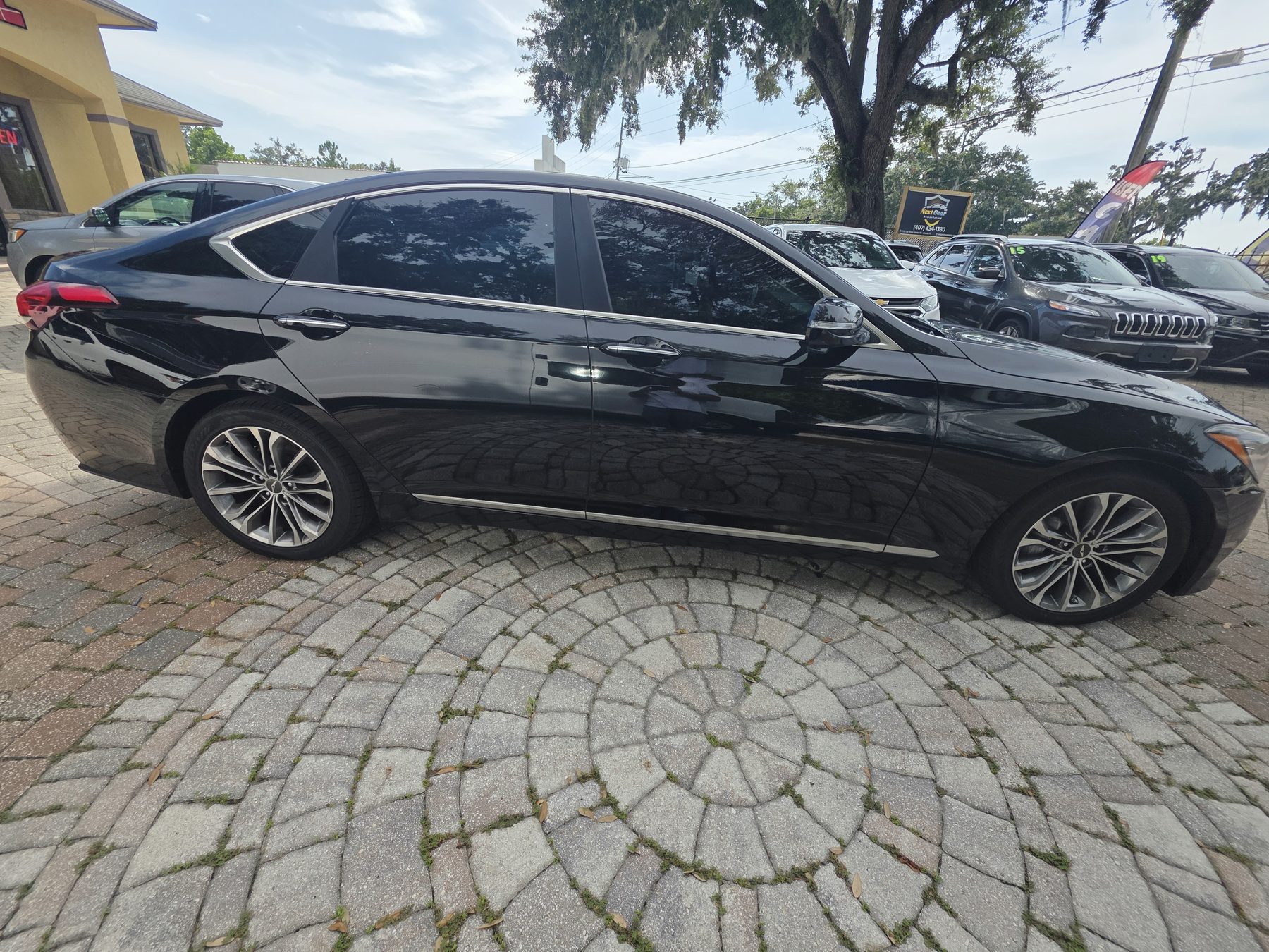 2016 Hyundai Genesis thumbnail 5