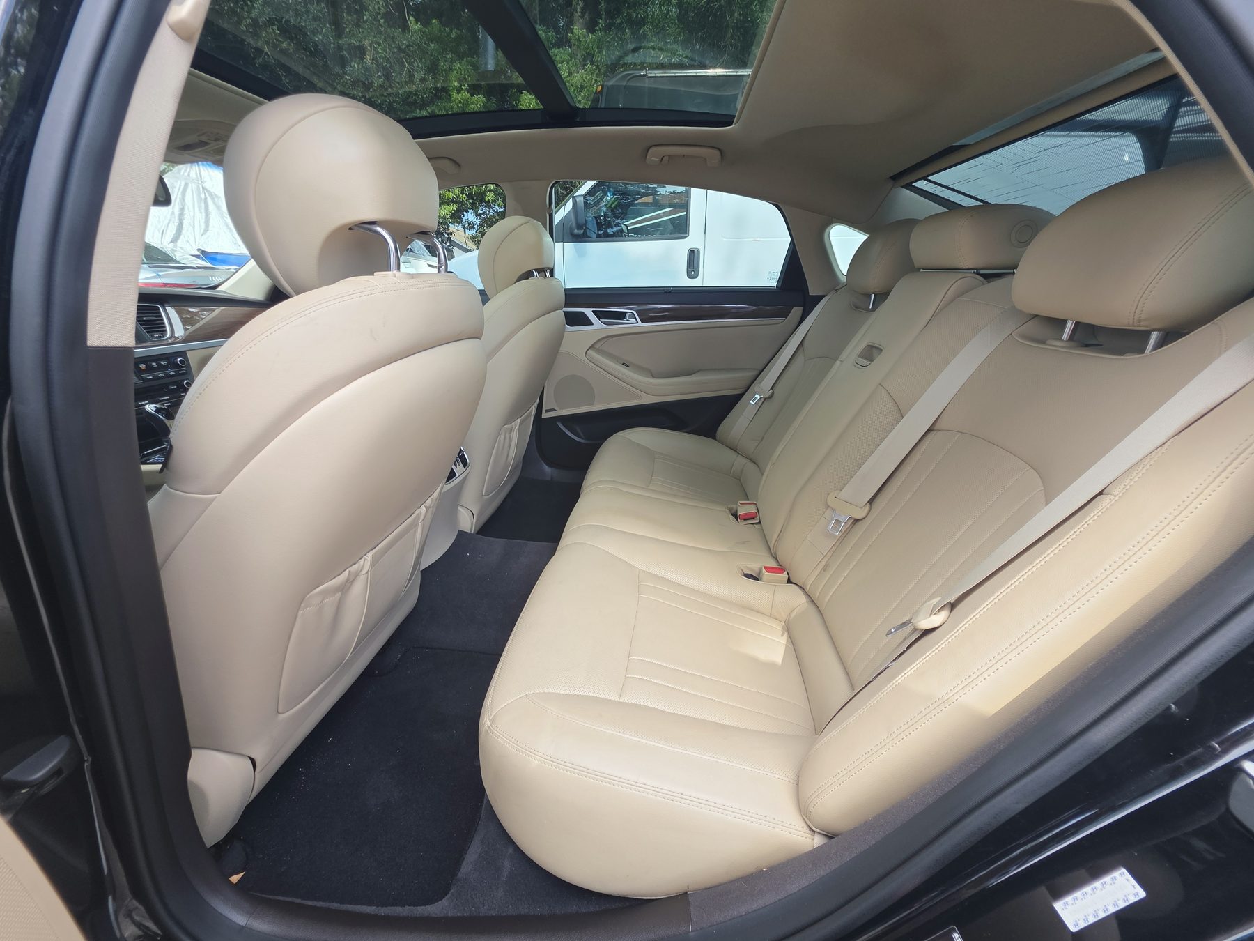 2016 Hyundai Genesis thumbnail 11