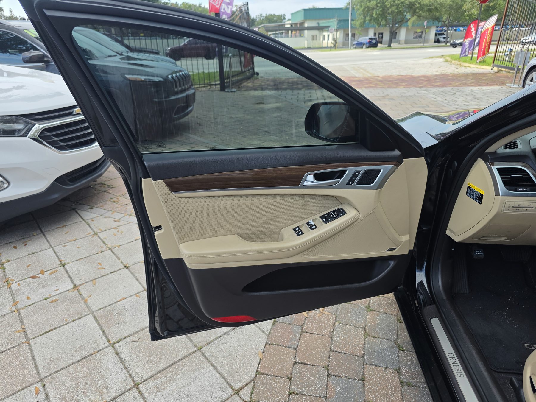 2016 Hyundai Genesis thumbnail 15