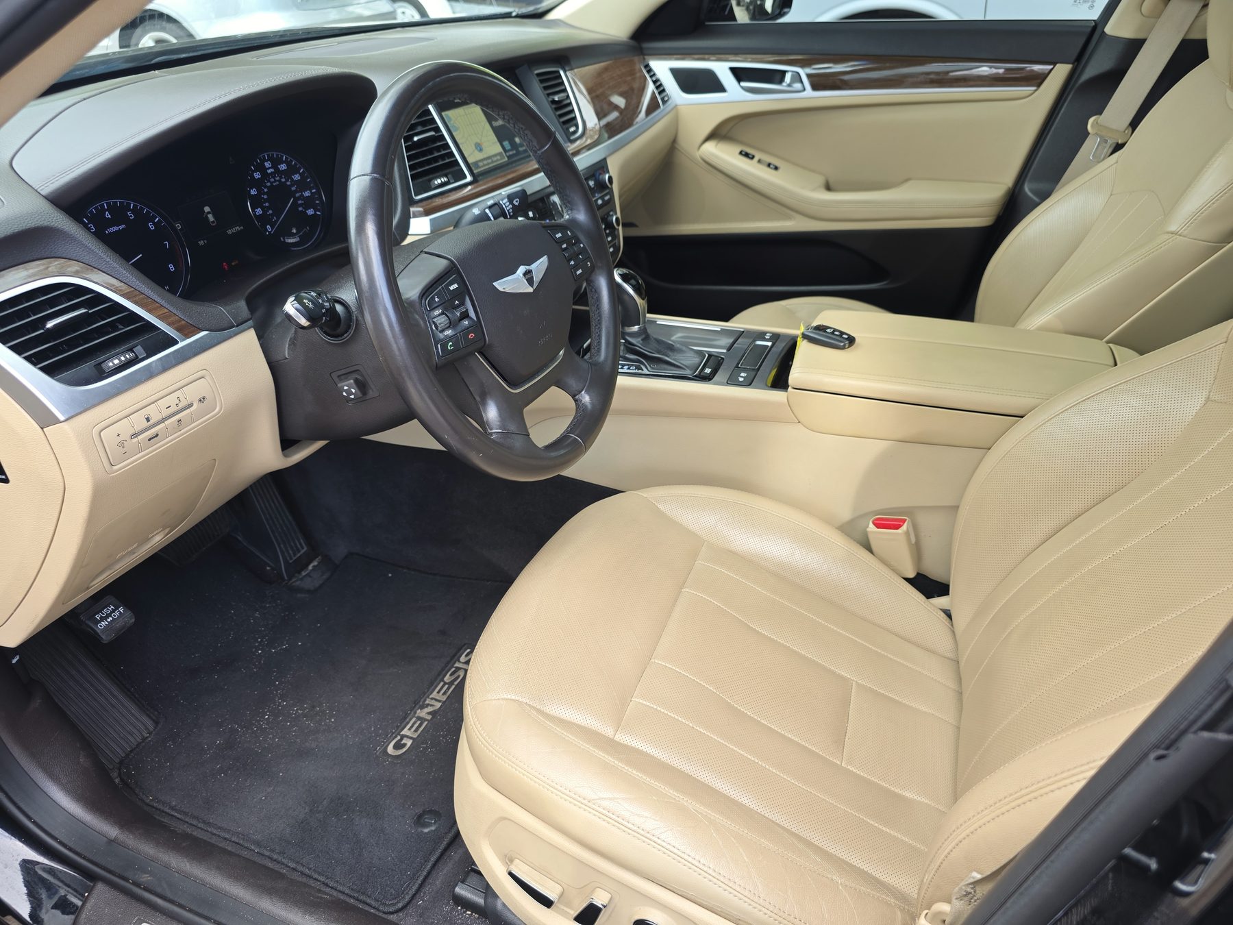 2016 Hyundai Genesis thumbnail 16