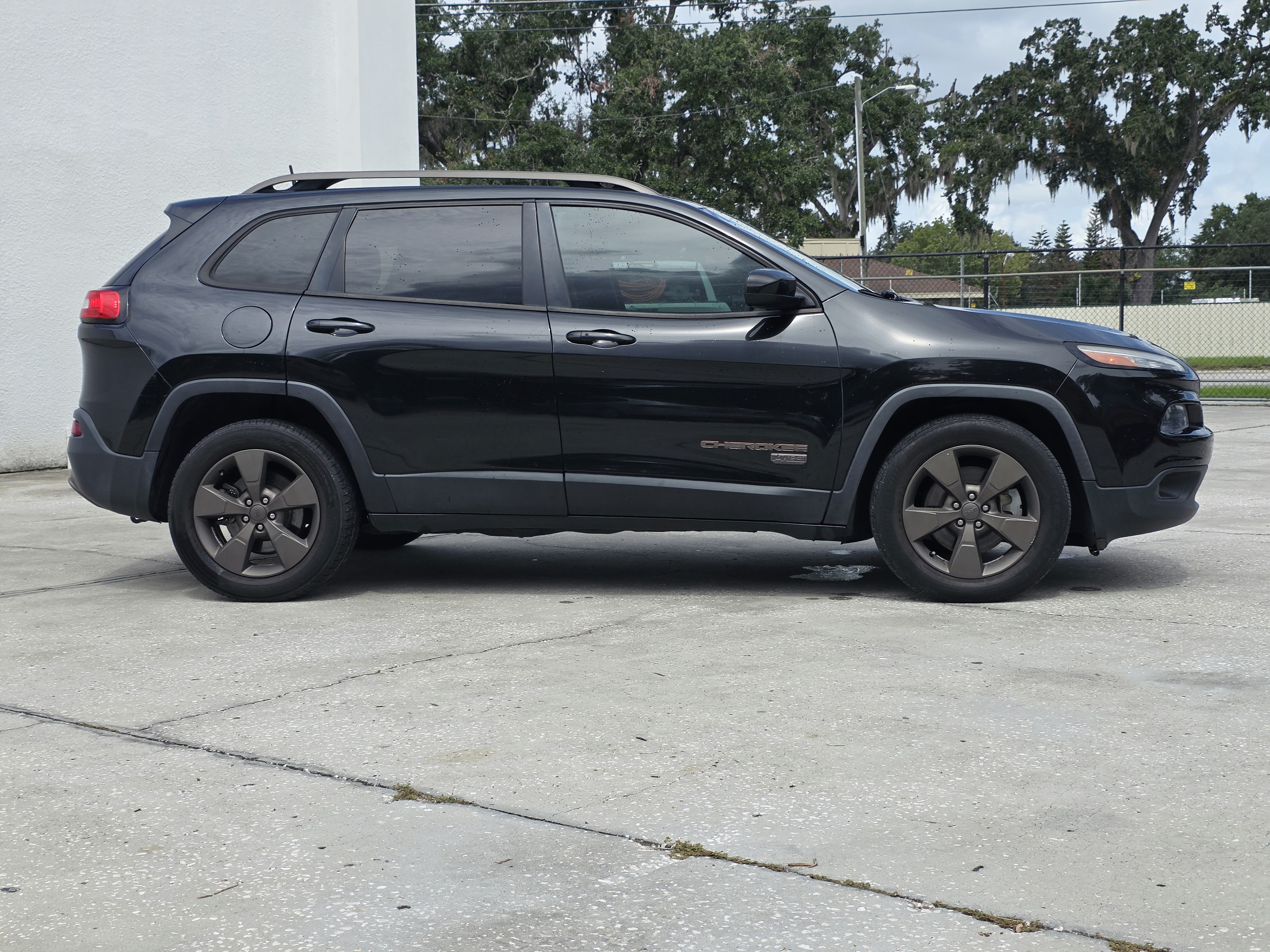 2016 Jeep Cherokee thumbnail 3
