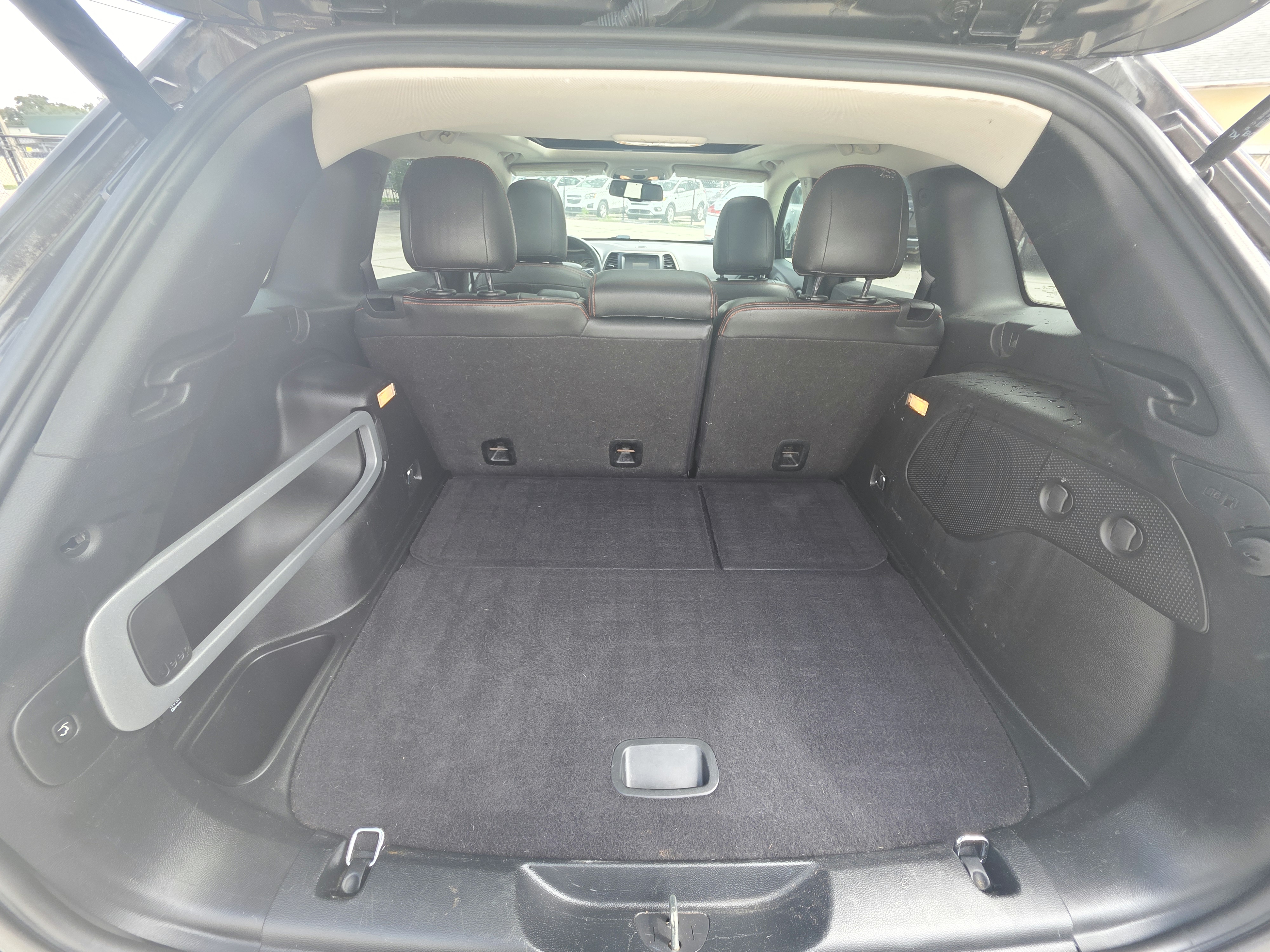 2016 Jeep Cherokee thumbnail 8