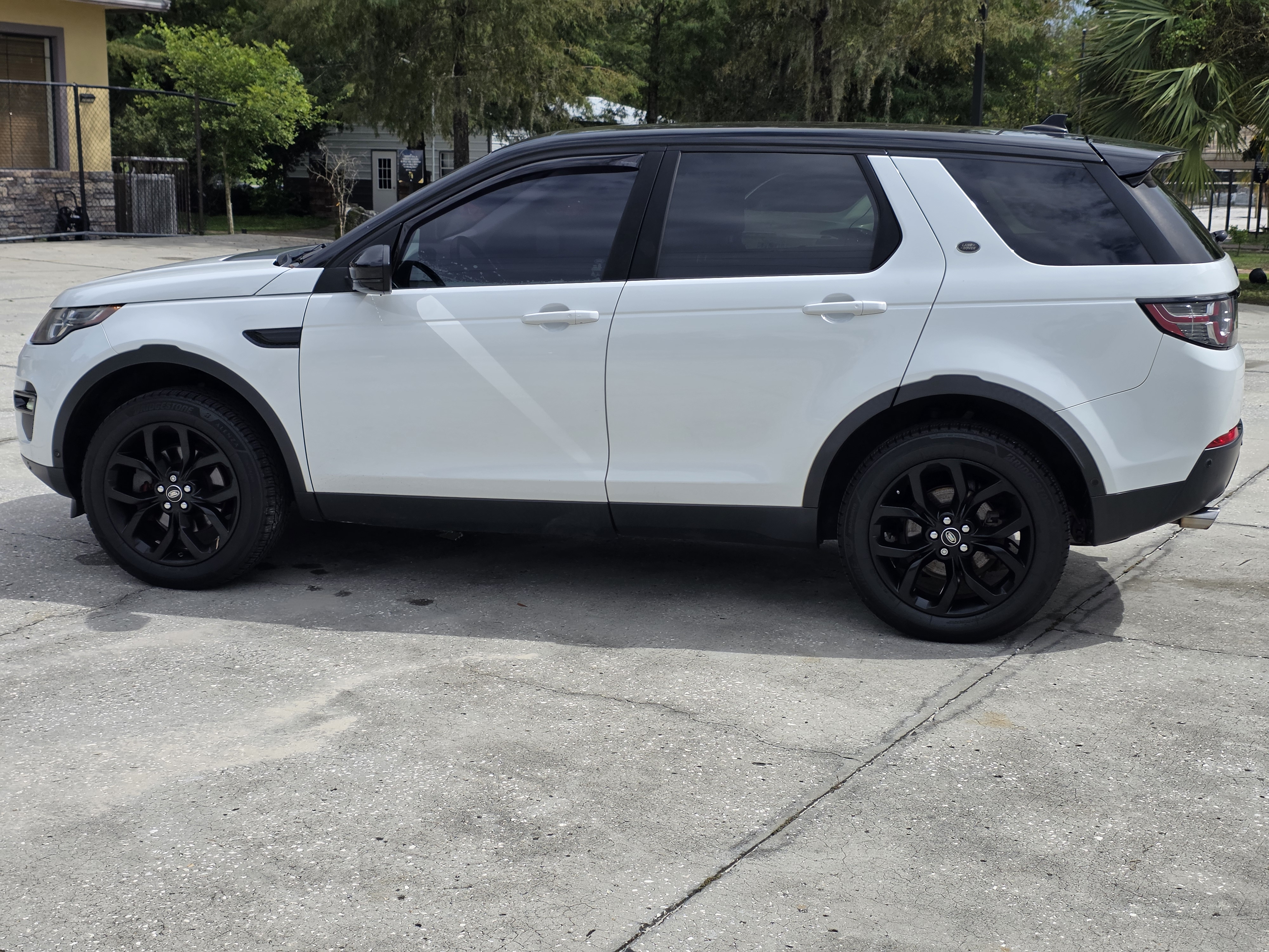 2016 Land Rover Discovery Sport thumbnail 4