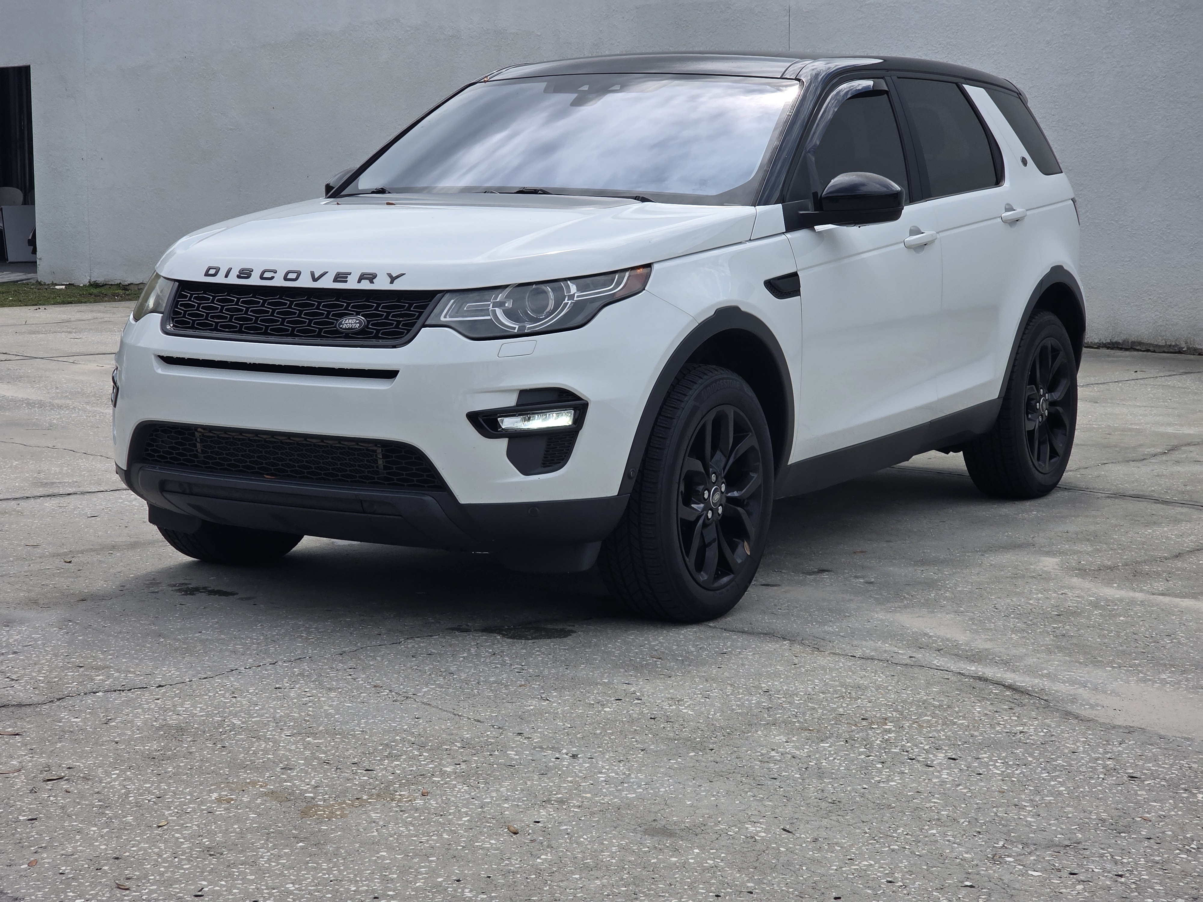 2016 Land Rover Discovery Sport thumbnail 2