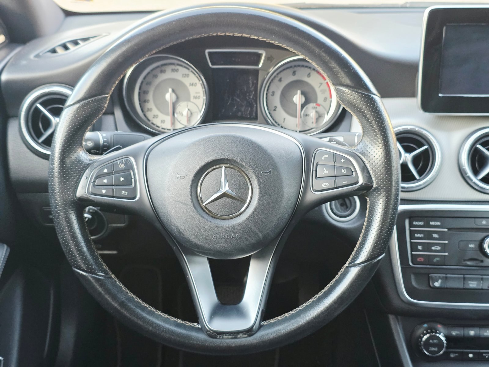 2016 Mercedes-Benz CLA-Class thumbnail 17