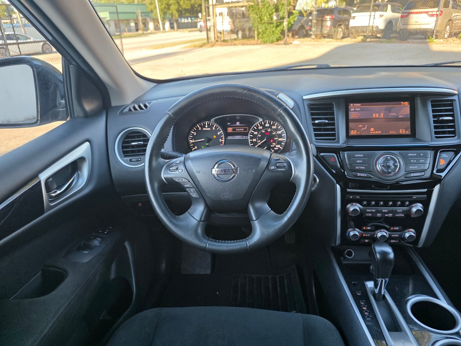 2016 Nissan Pathfinder thumbnail 13