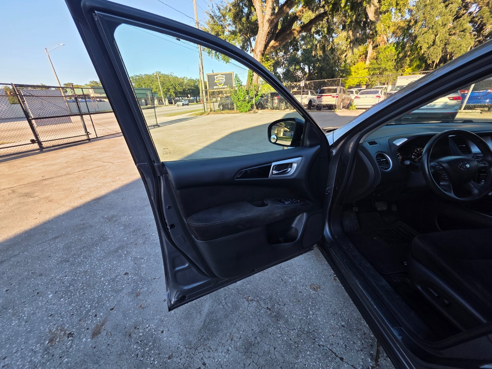 2016 Nissan Pathfinder thumbnail 17