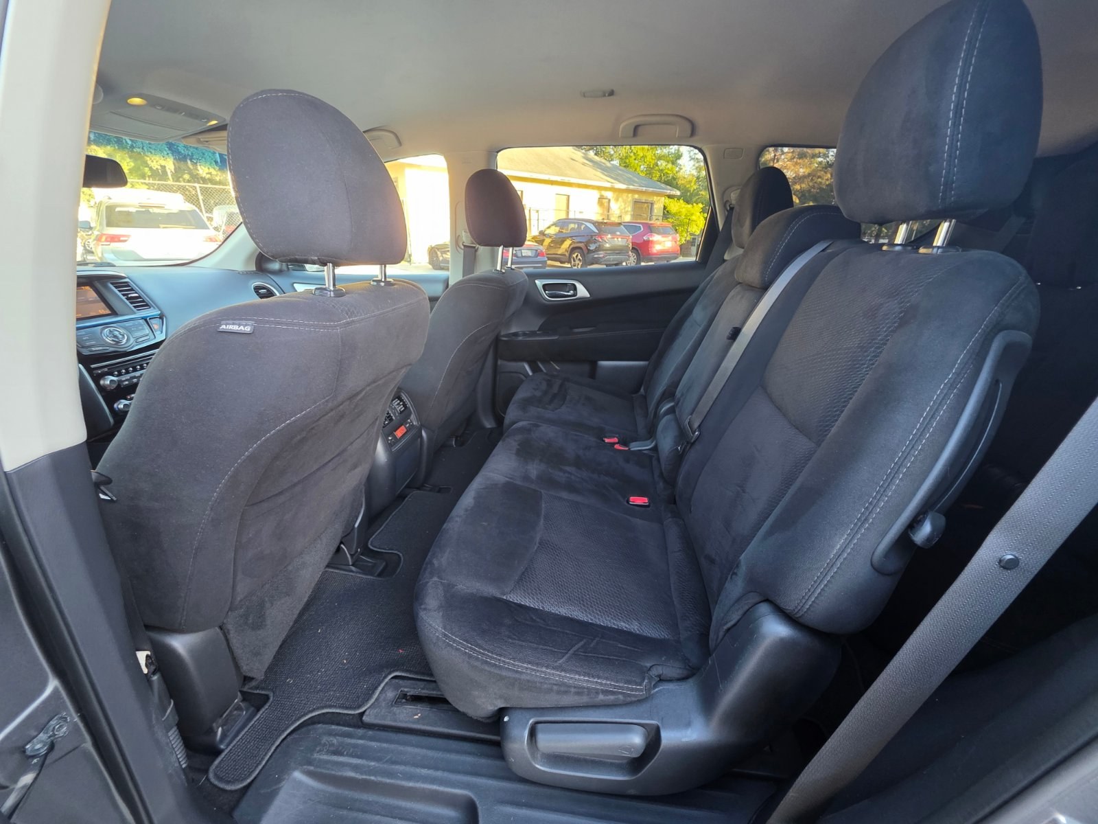 2016 Nissan Pathfinder thumbnail 14