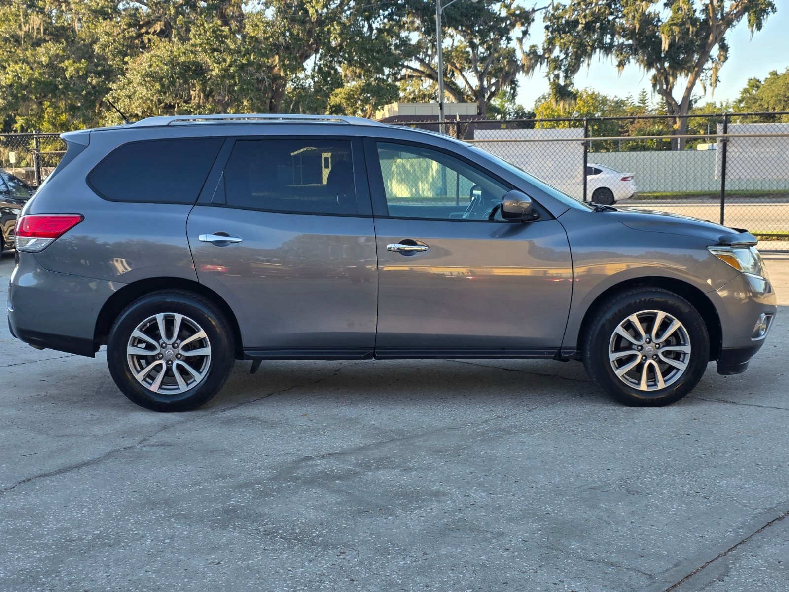 2016 Nissan Pathfinder thumbnail 5