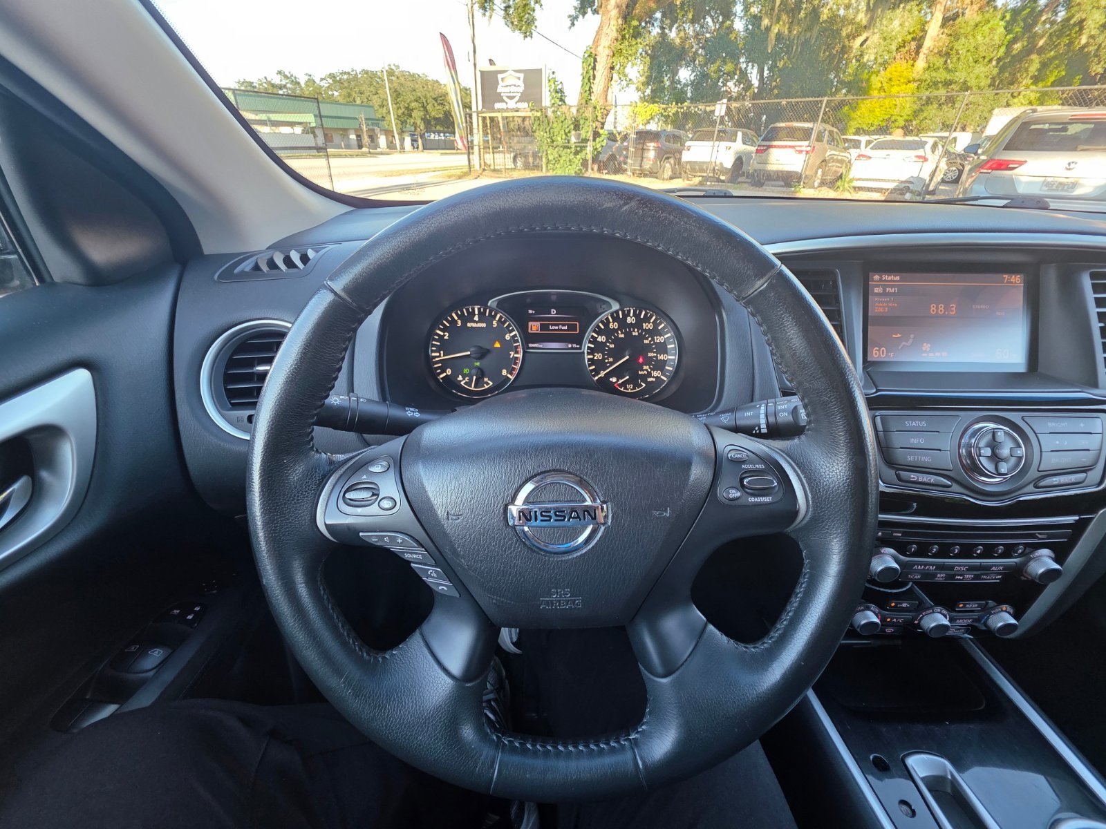 2016 Nissan Pathfinder thumbnail 18