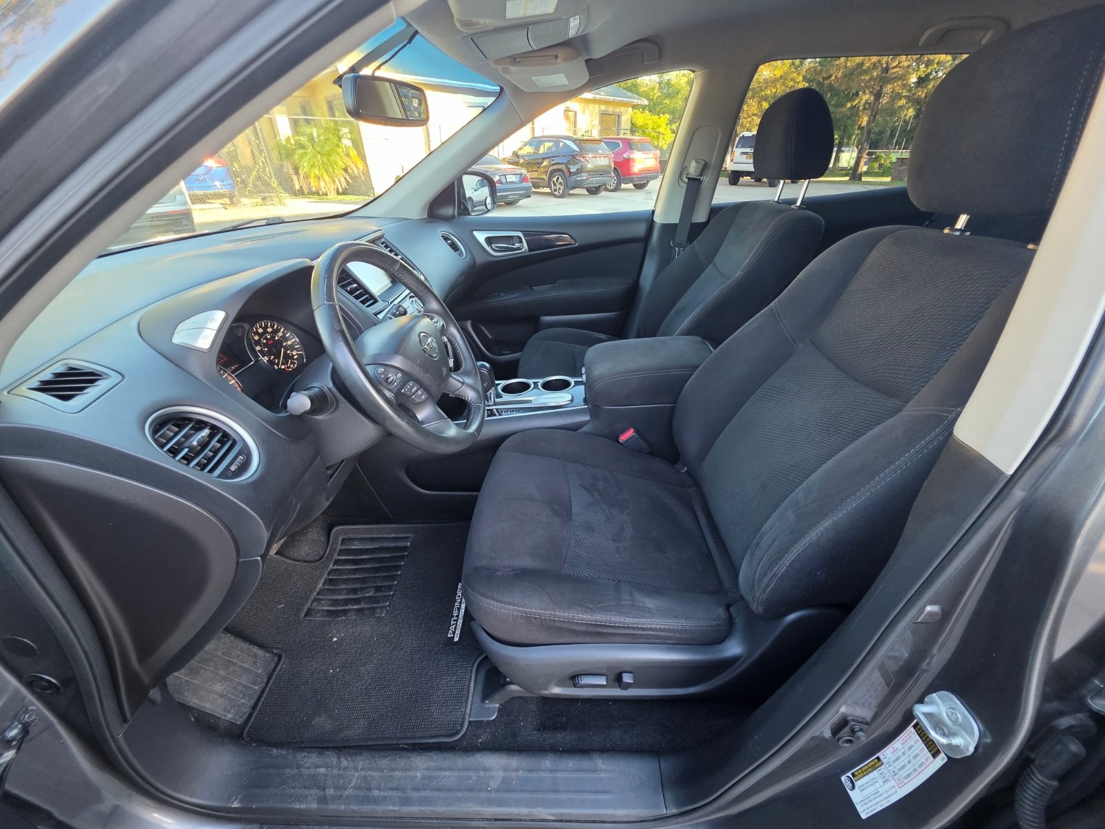 2016 Nissan Pathfinder thumbnail 16