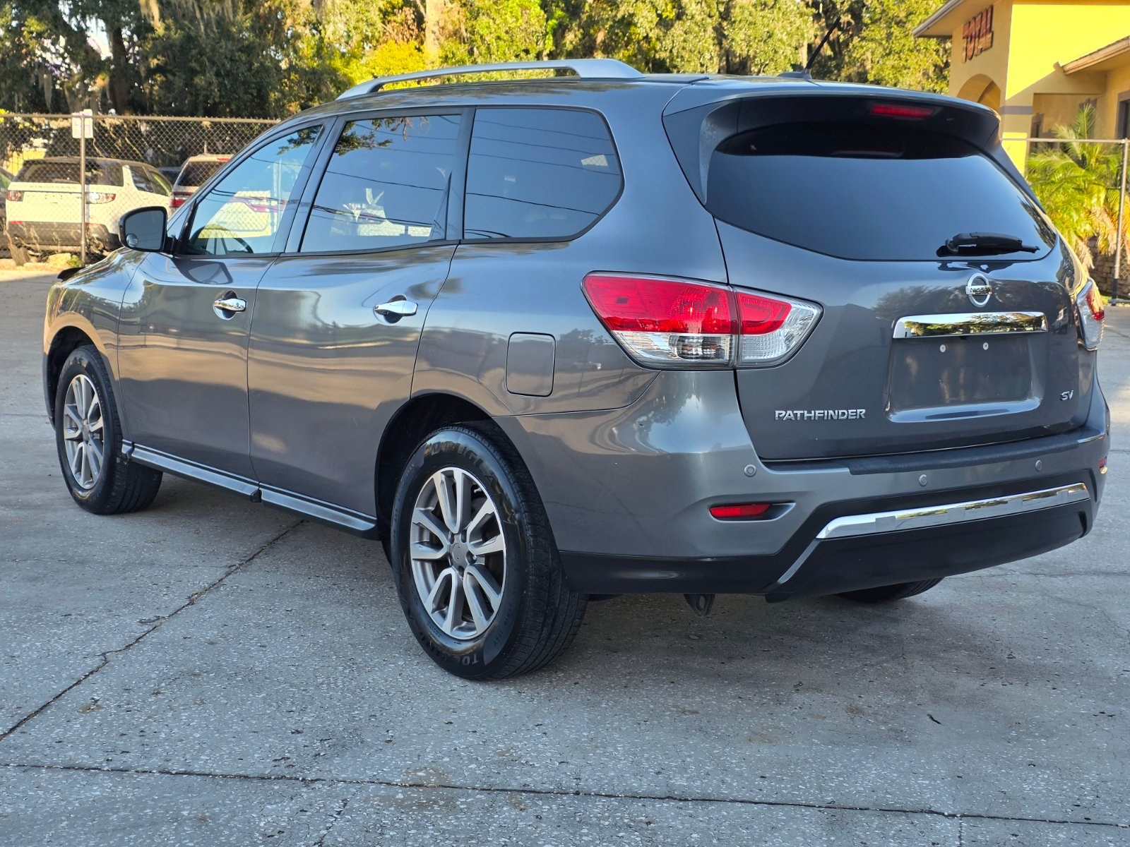 2016 Nissan Pathfinder thumbnail 8