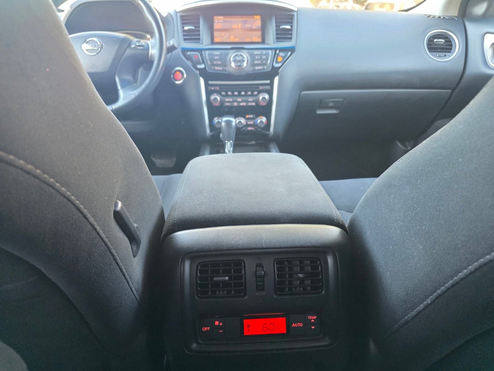 2016 Nissan Pathfinder thumbnail 11