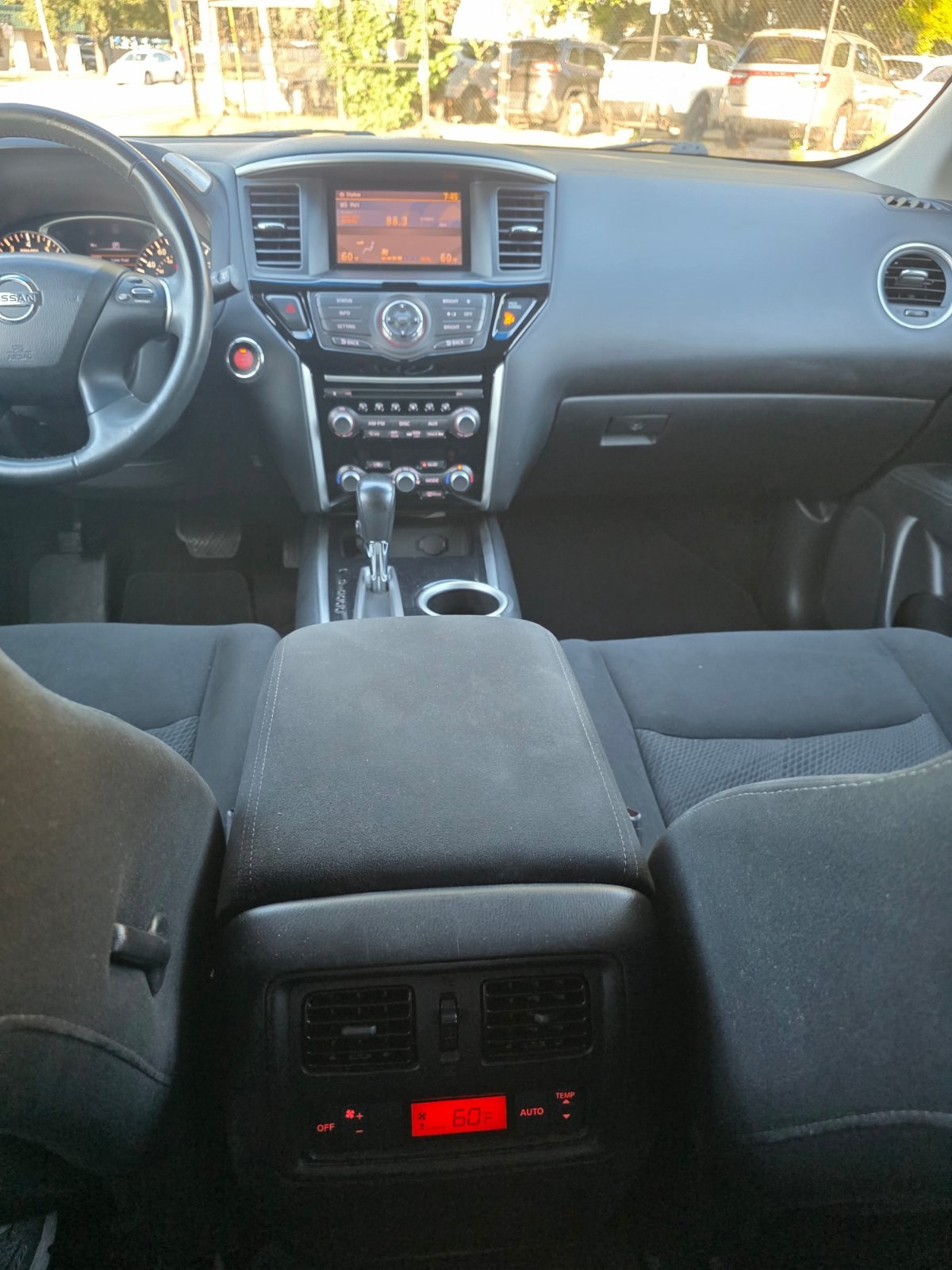2016 Nissan Pathfinder thumbnail 10
