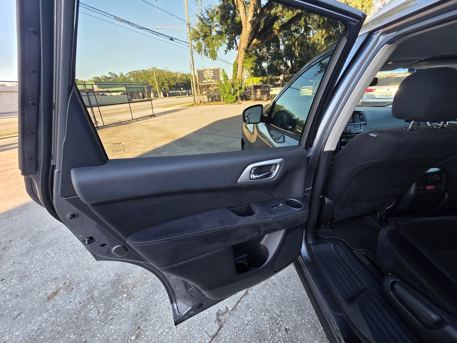 2016 Nissan Pathfinder thumbnail 15