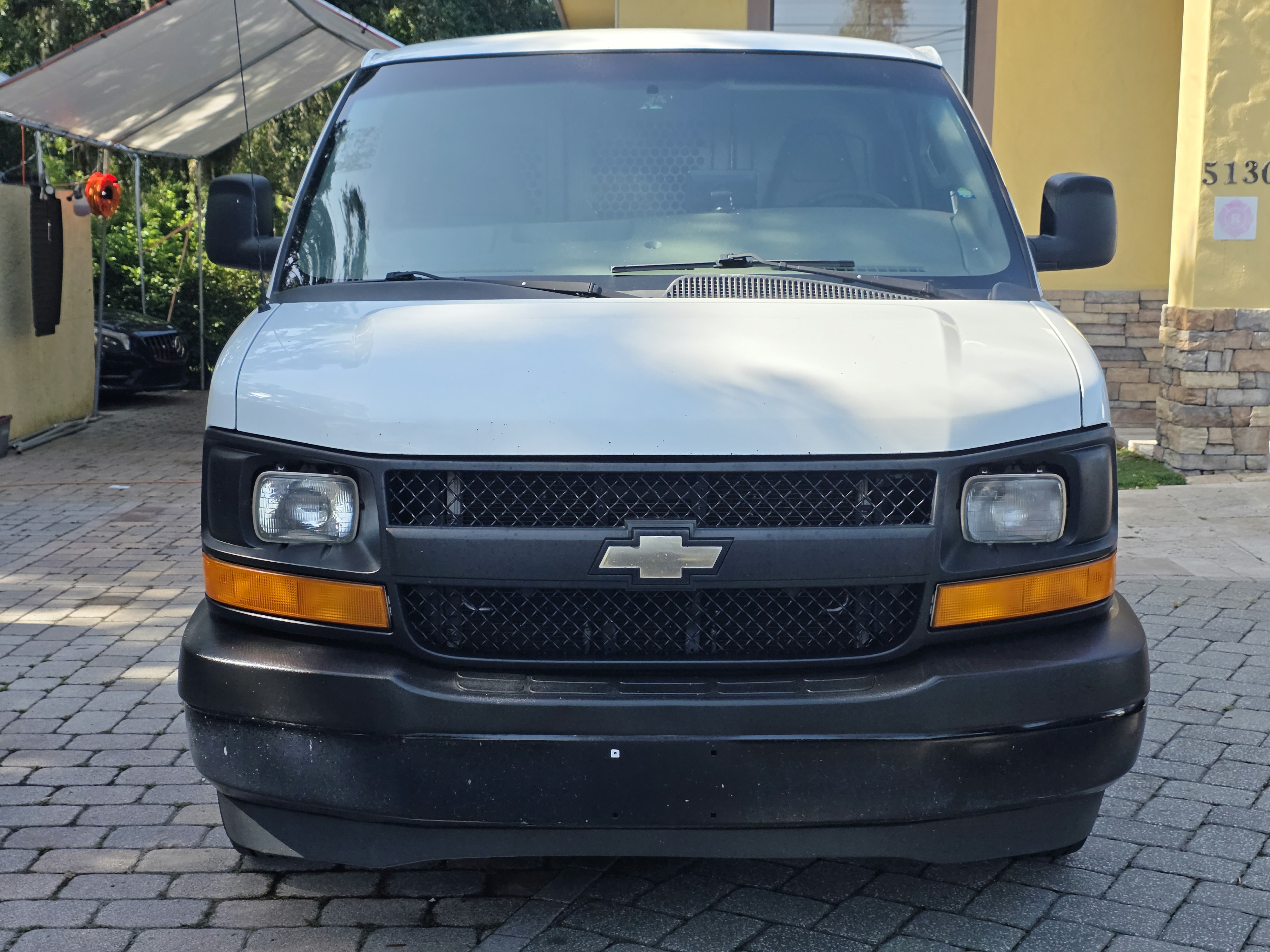 2017 Chevrolet Express 2500 thumbnail 2