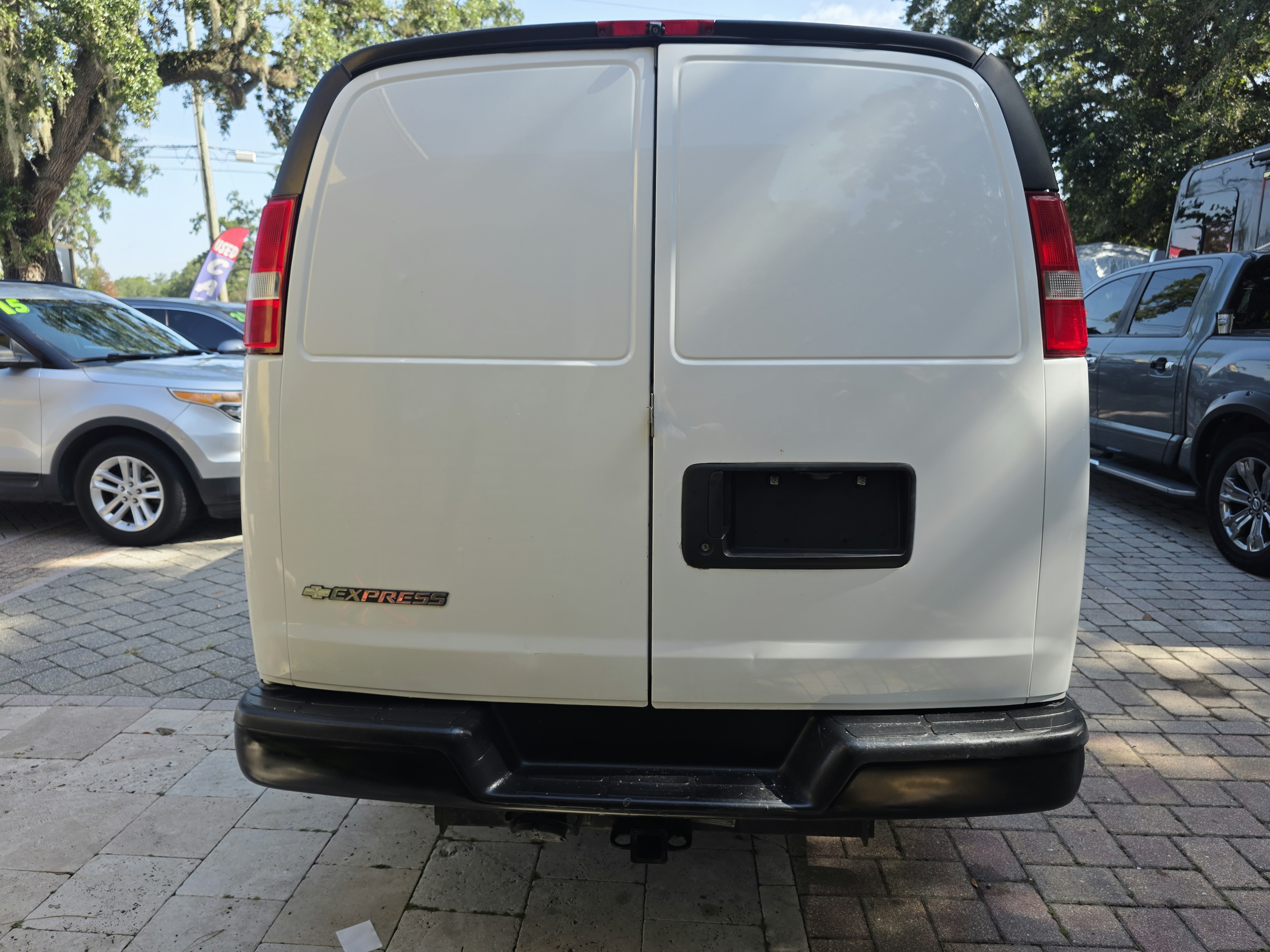 2017 Chevrolet Express 2500 thumbnail 6