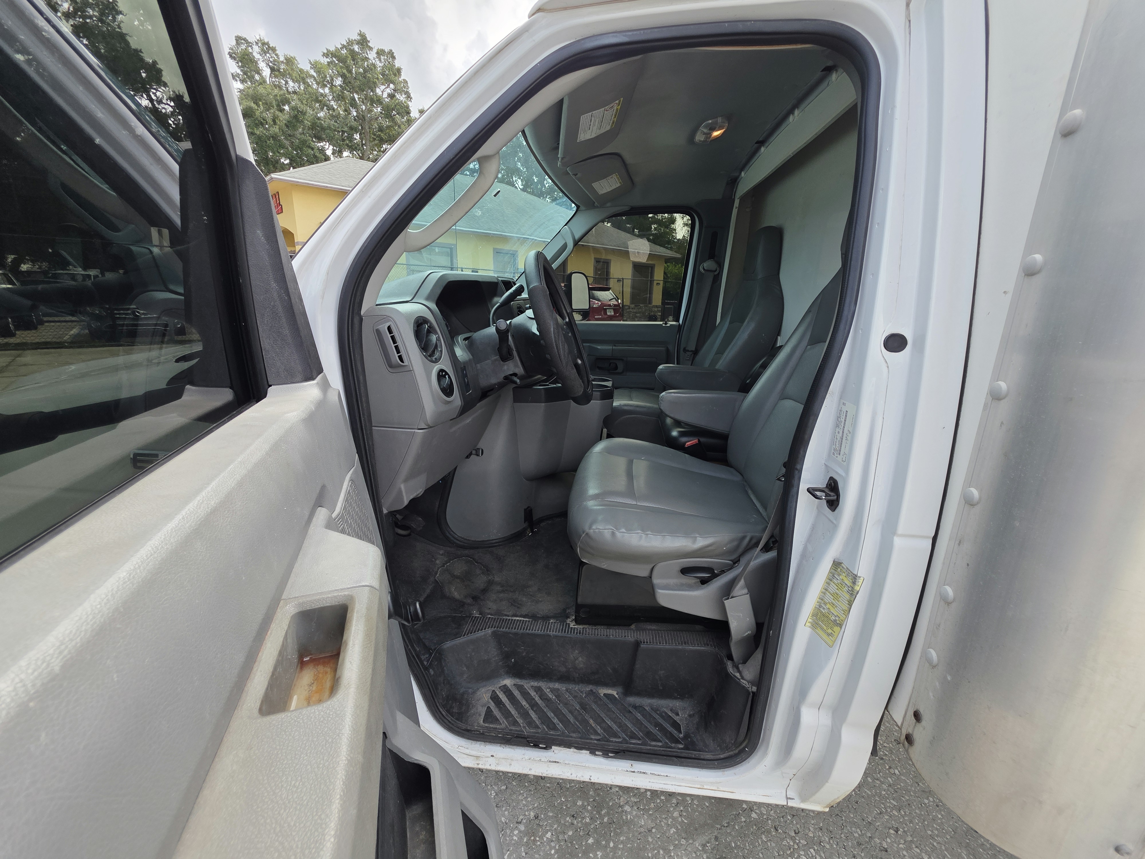 2017 Ford E-350 thumbnail 13
