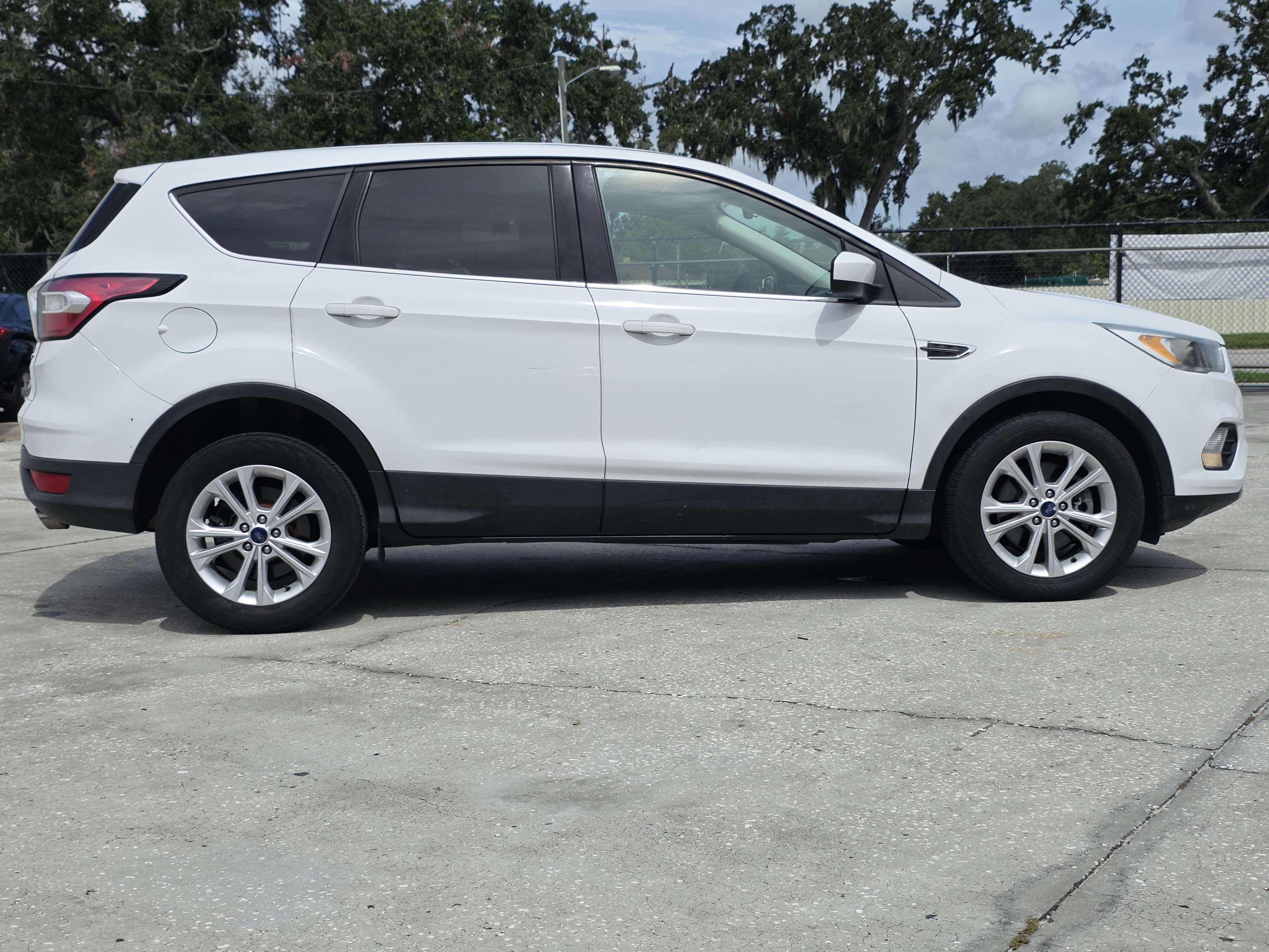 2017 Ford Escape thumbnail 5