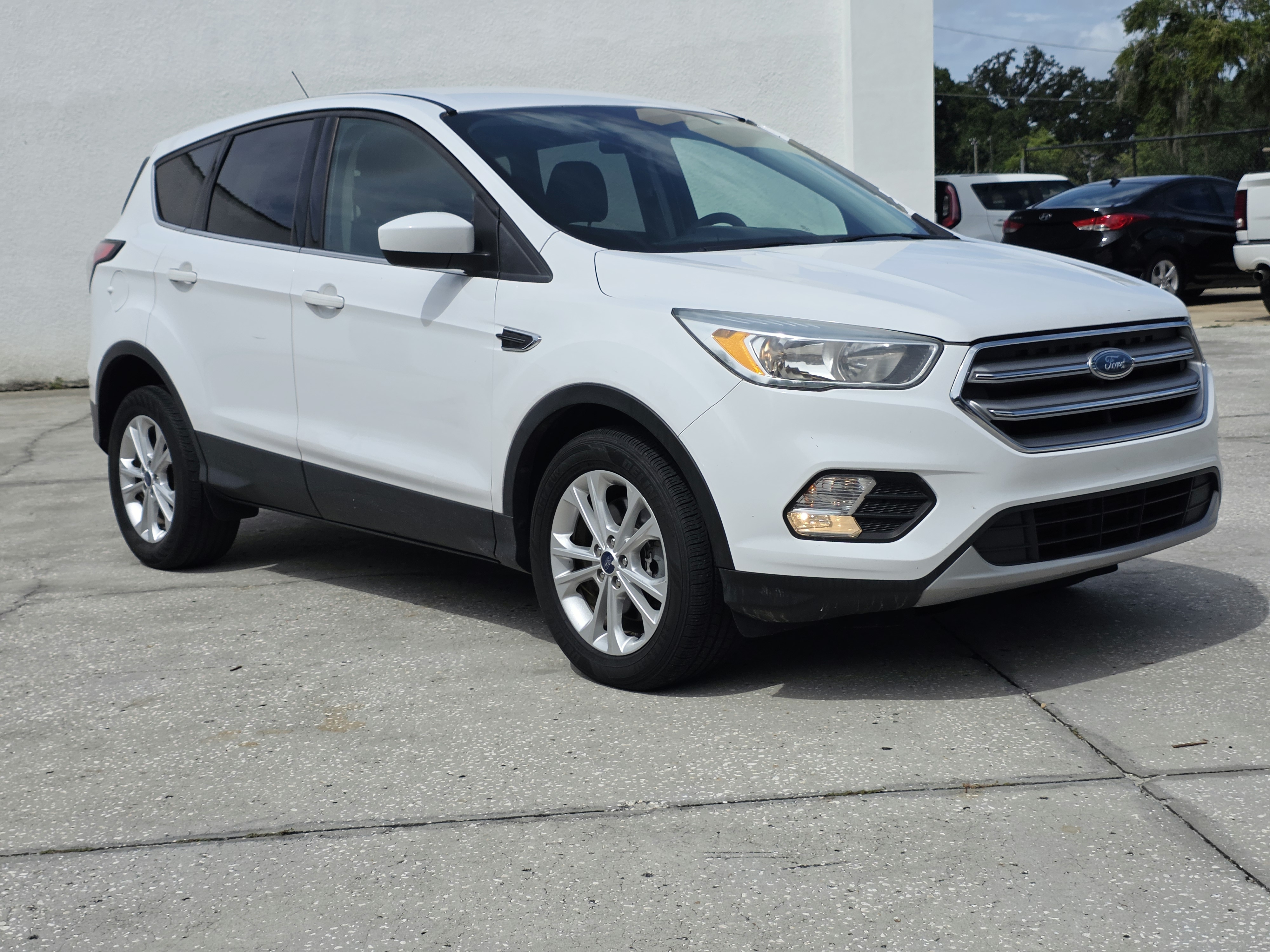 2017 Ford Escape thumbnail 3