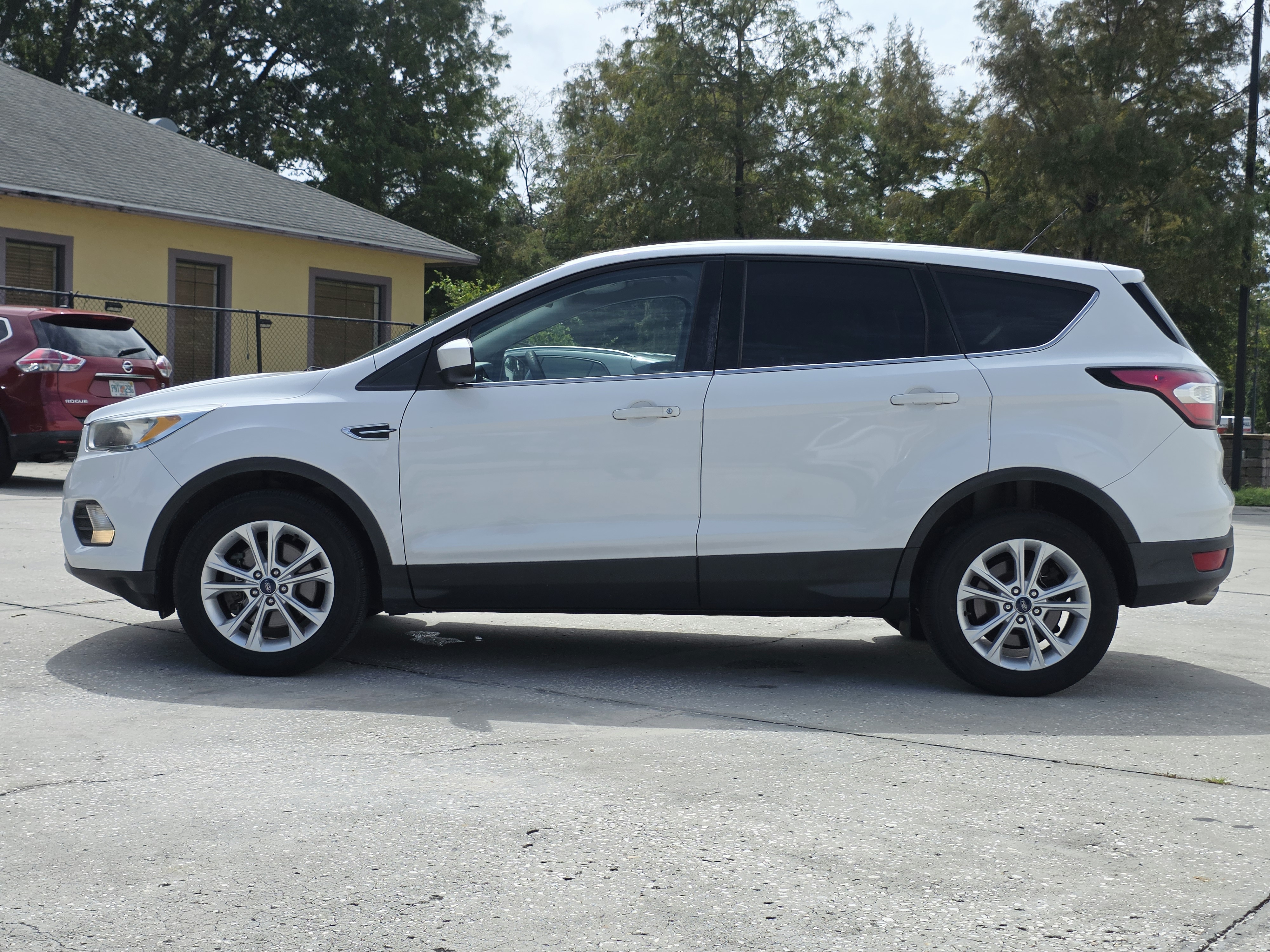 2017 Ford Escape thumbnail 9