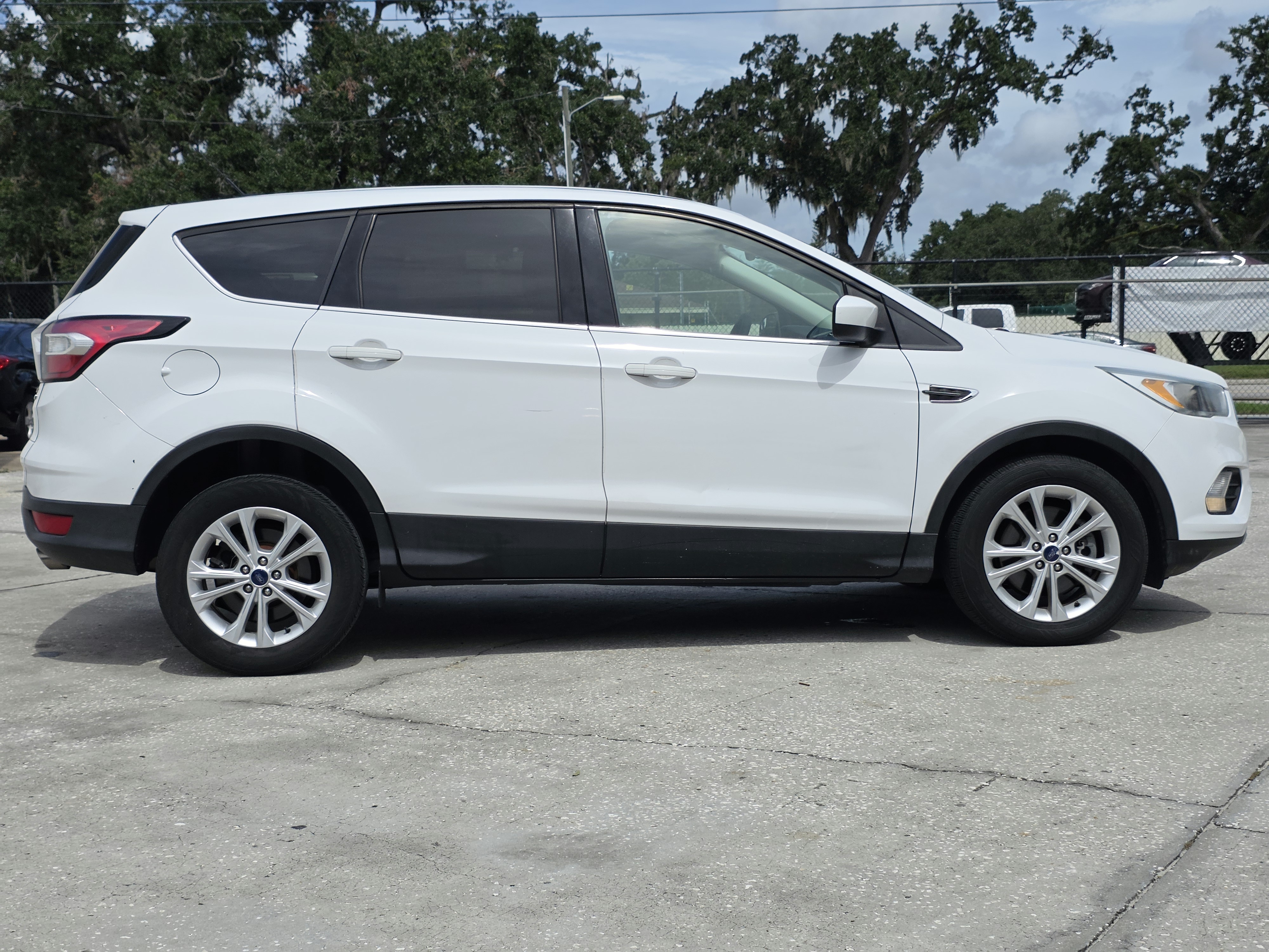 2017 Ford Escape thumbnail 4