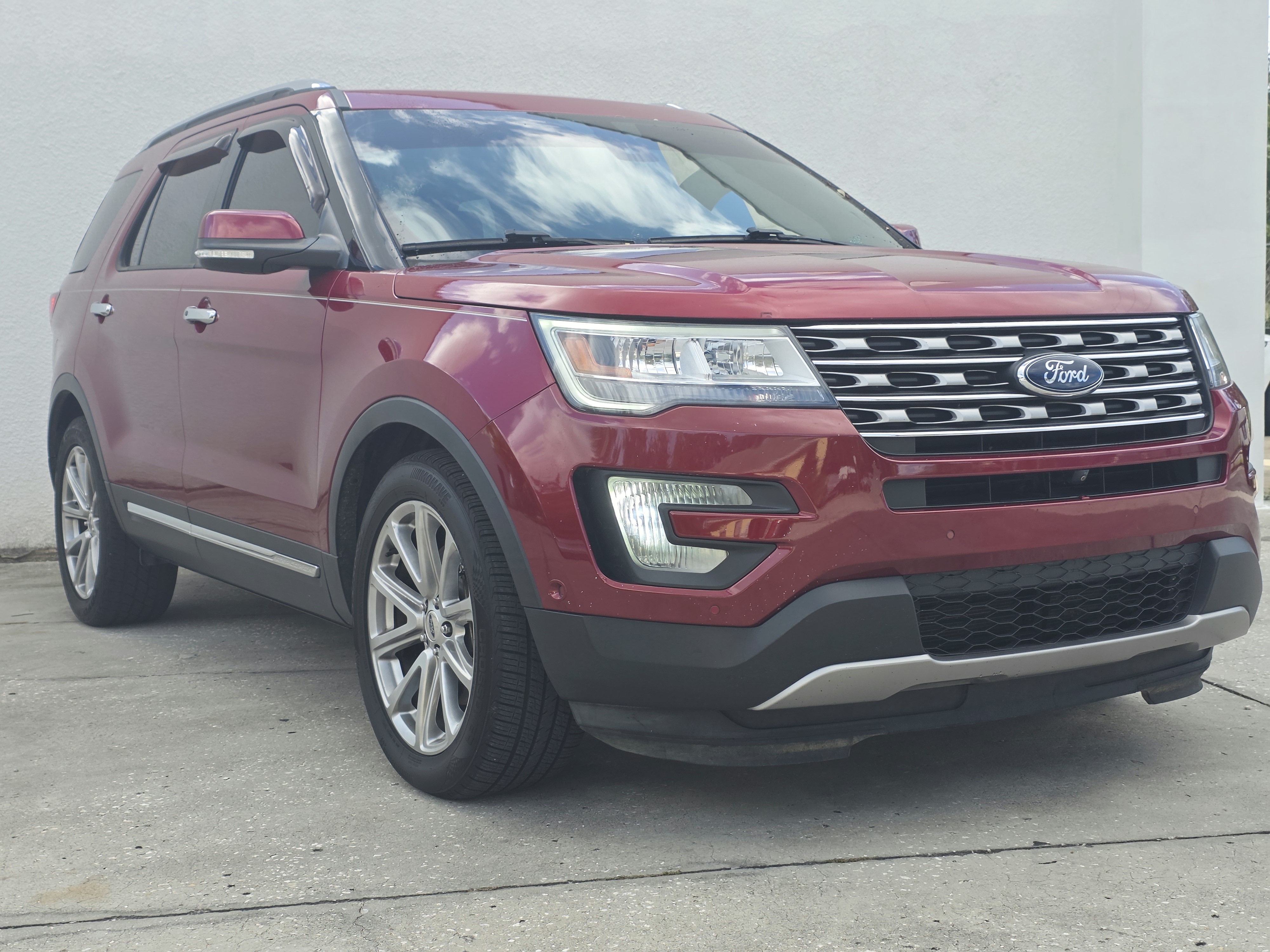2017 Ford Explorer thumbnail 2