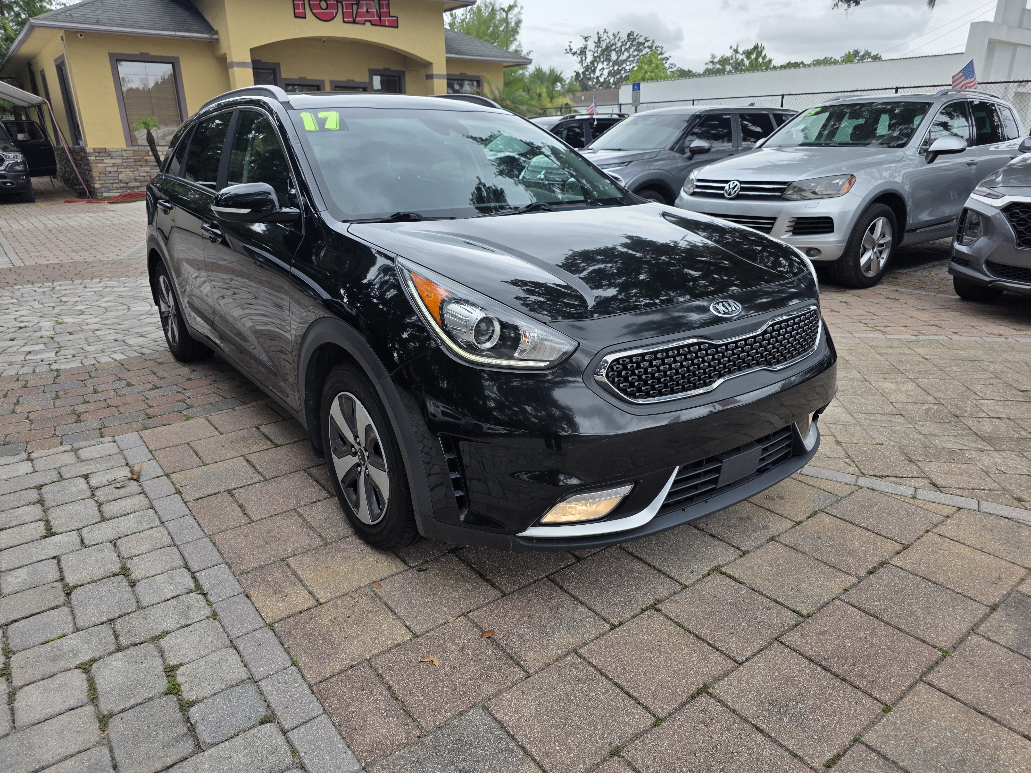 2017 Kia Niro thumbnail 3