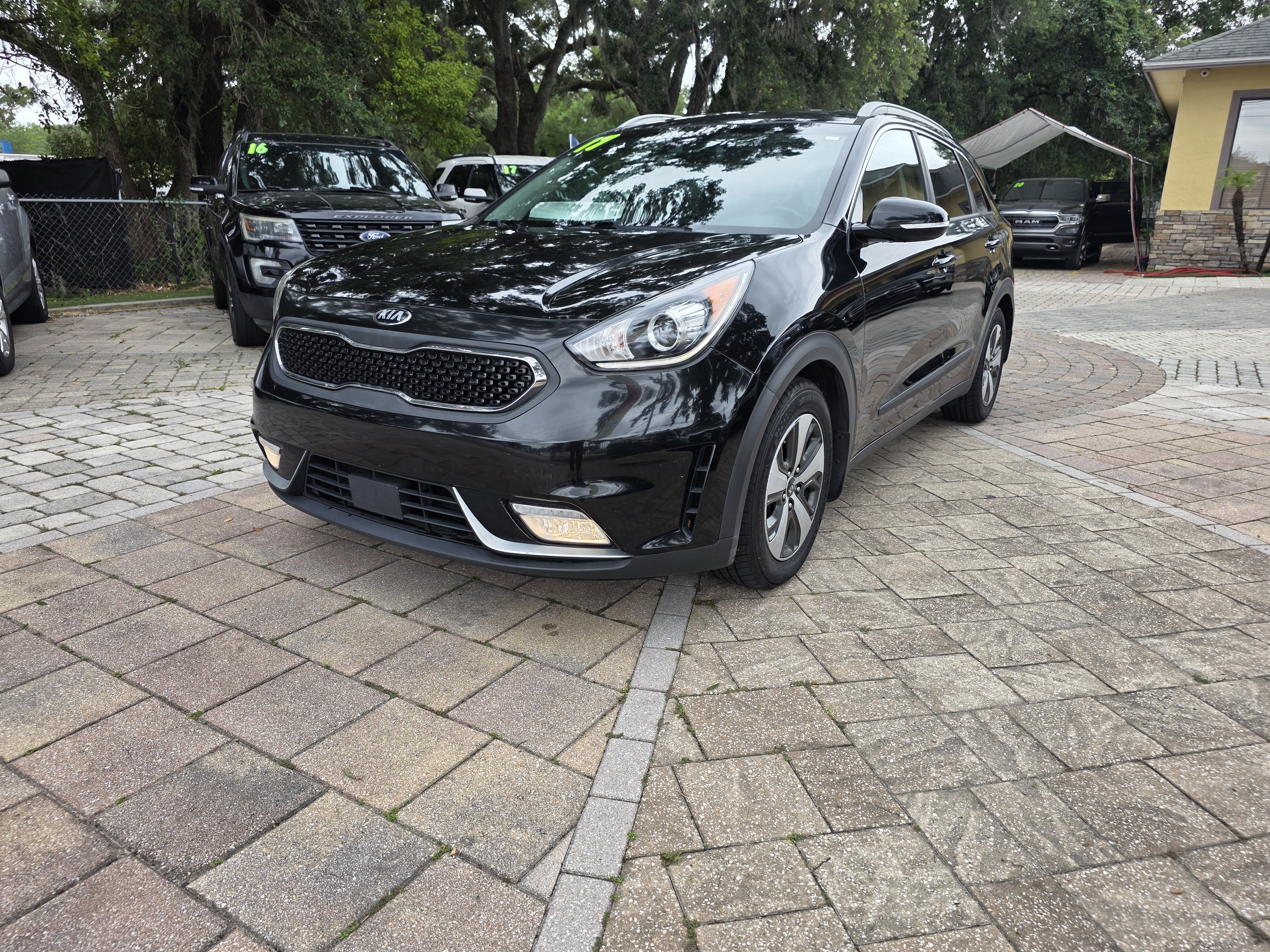 2017 Kia Niro thumbnail 2