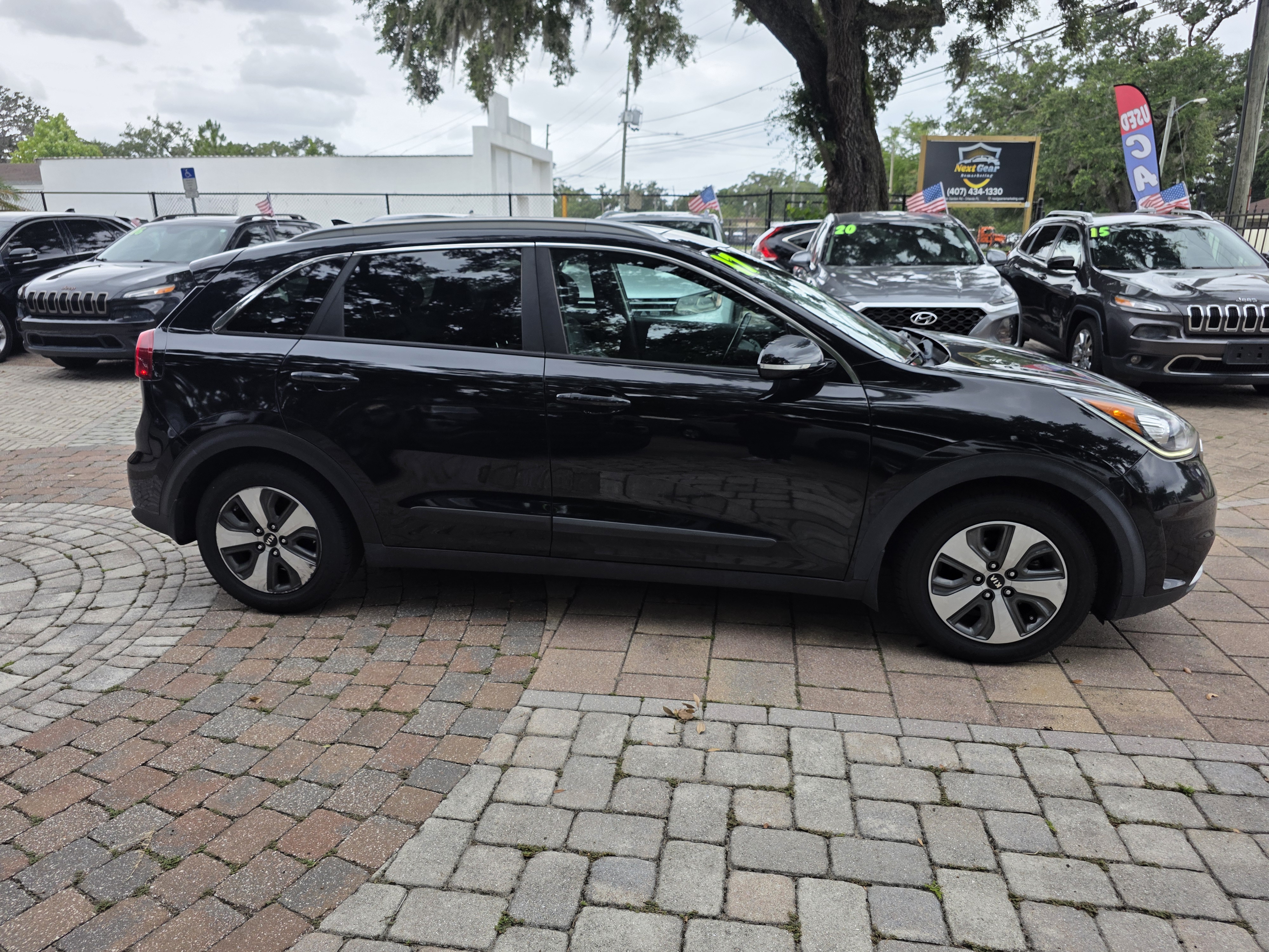 2017 Kia Niro thumbnail 4