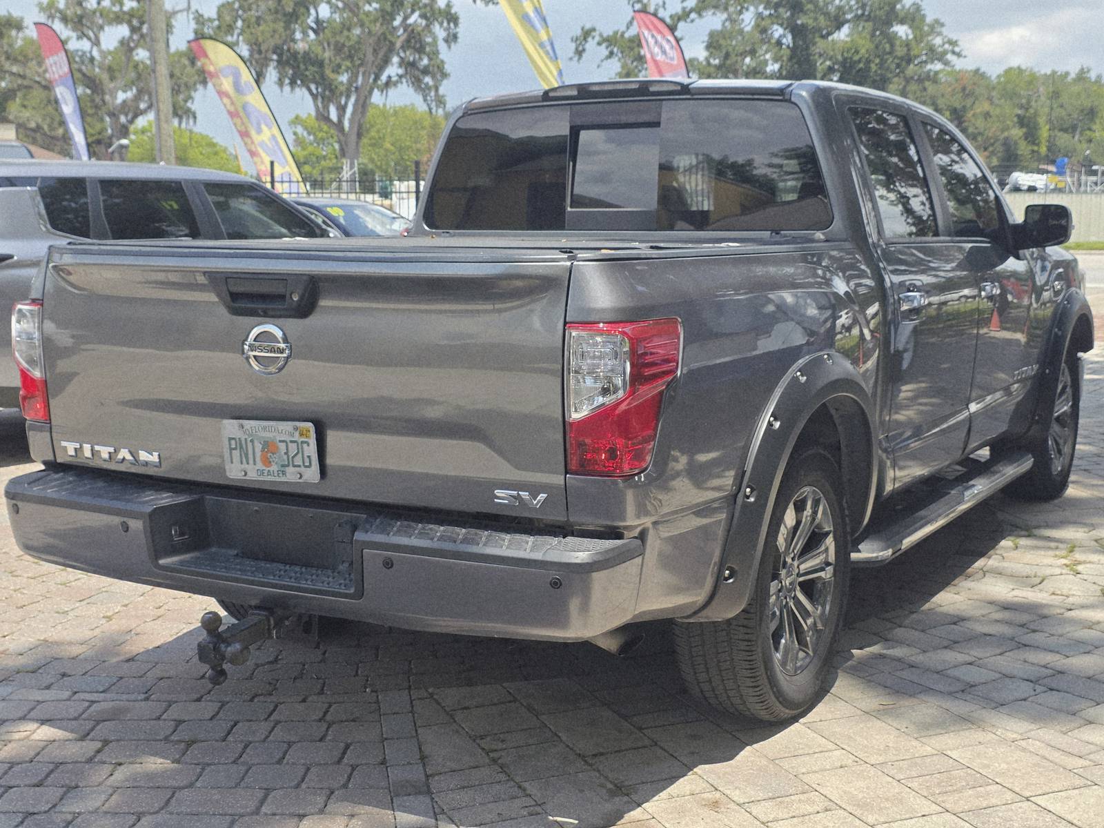 2017 Nissan Titan thumbnail 6
