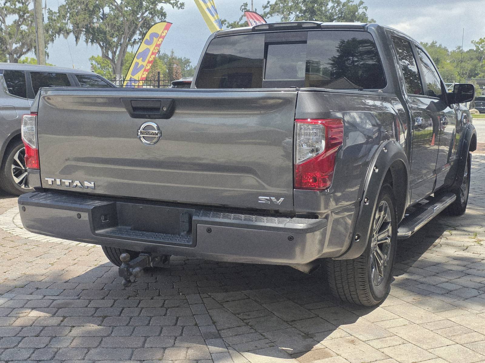2017 Nissan Titan thumbnail 8