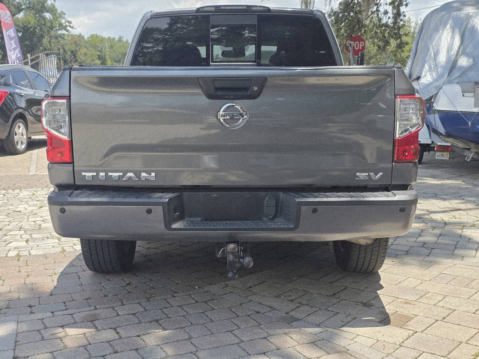 2017 Nissan Titan thumbnail 9