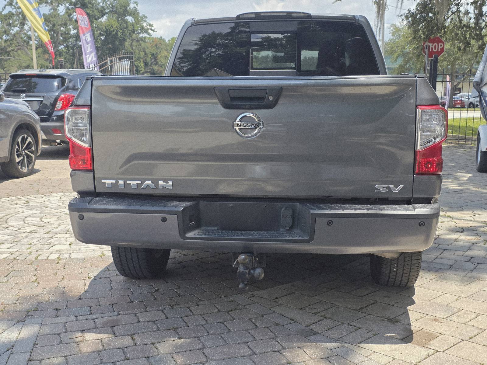 2017 Nissan Titan thumbnail 10
