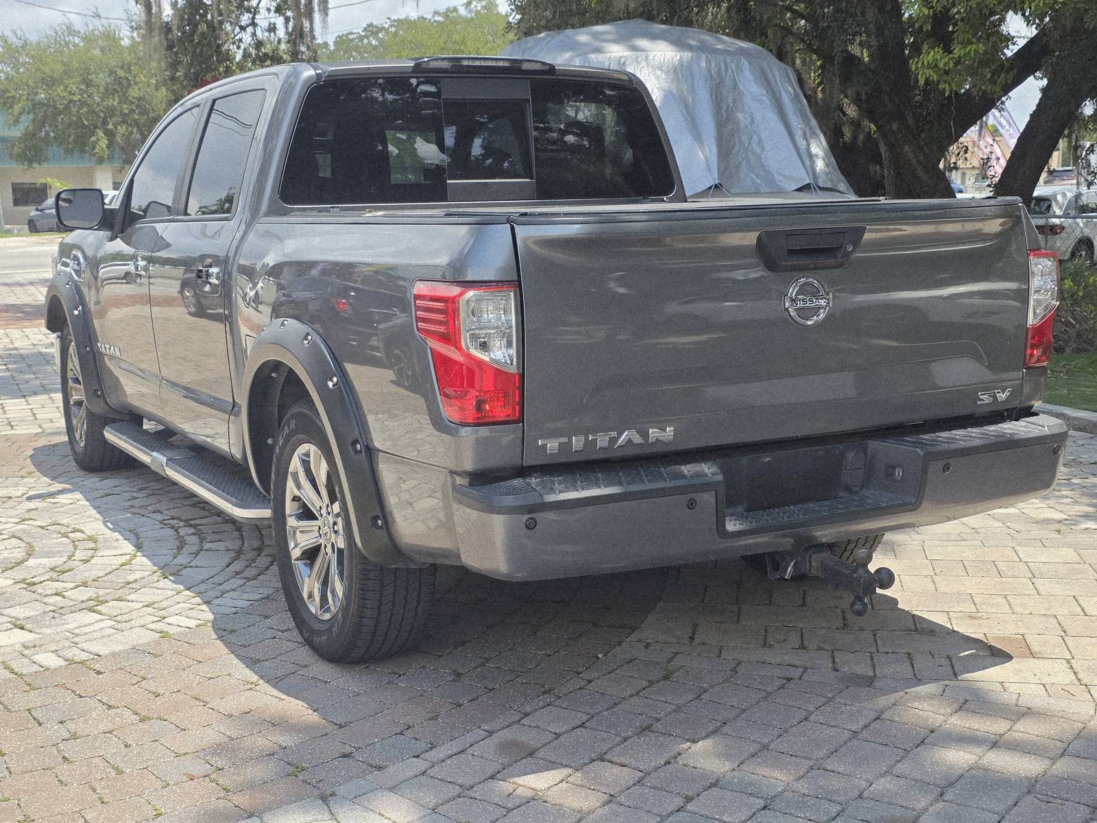 2017 Nissan Titan thumbnail 11