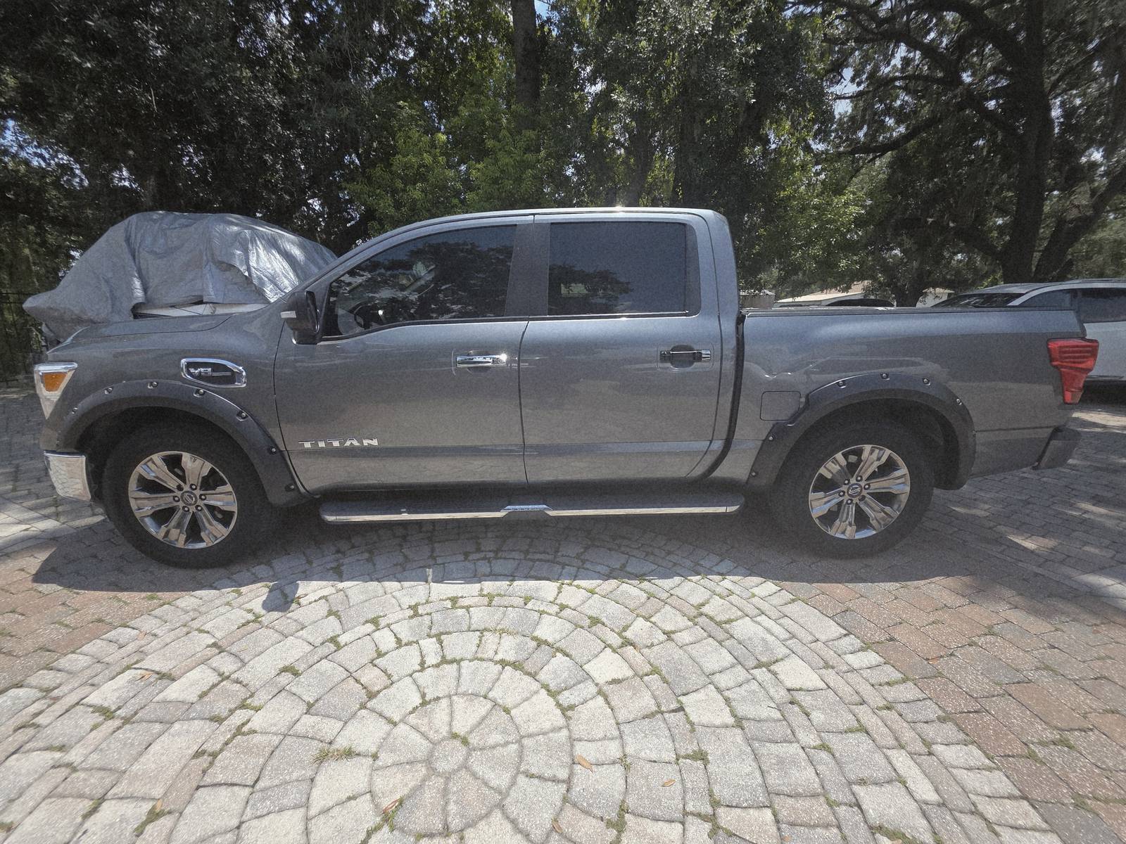 2017 Nissan Titan thumbnail 12