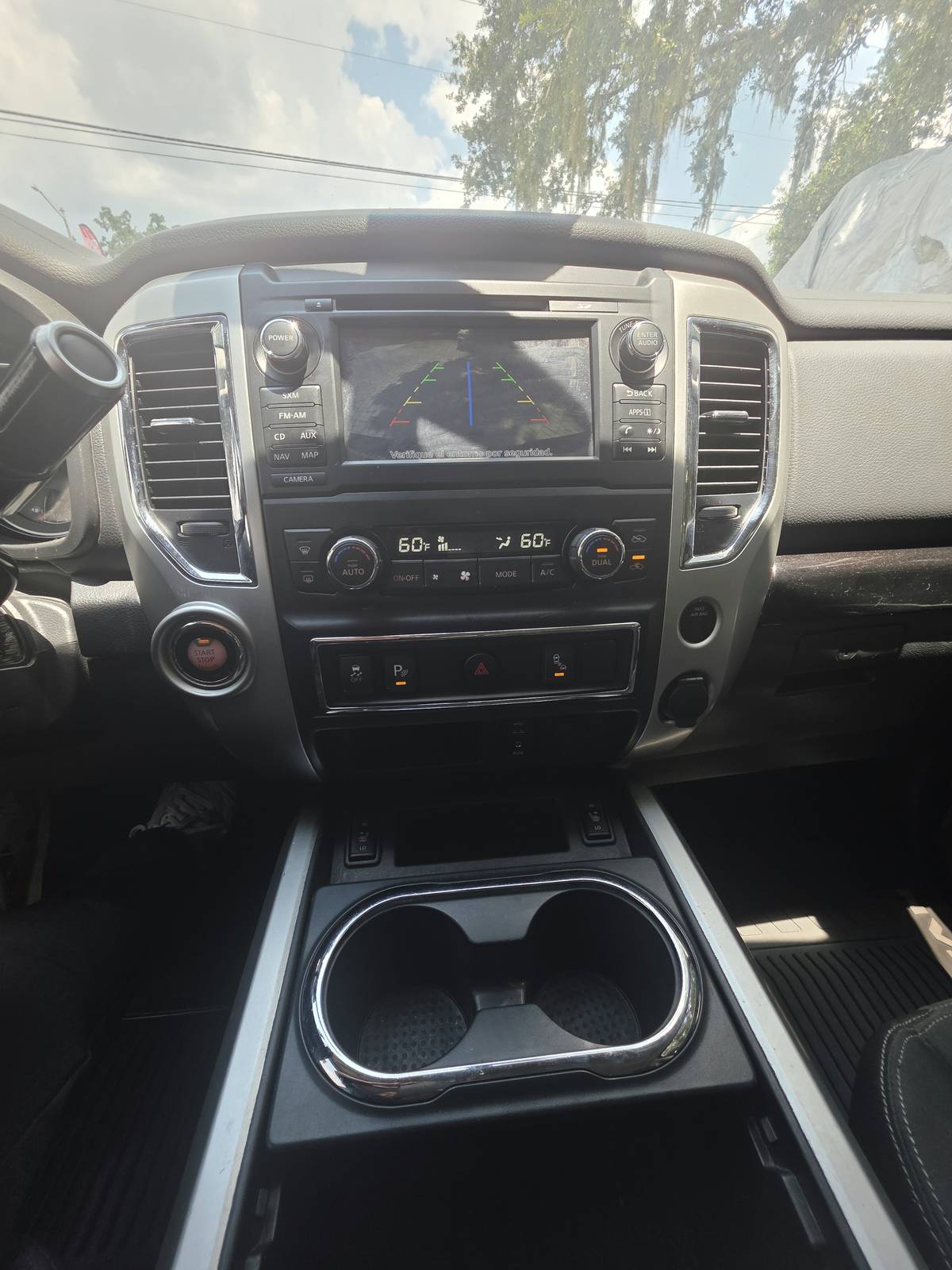2017 Nissan Titan thumbnail 20