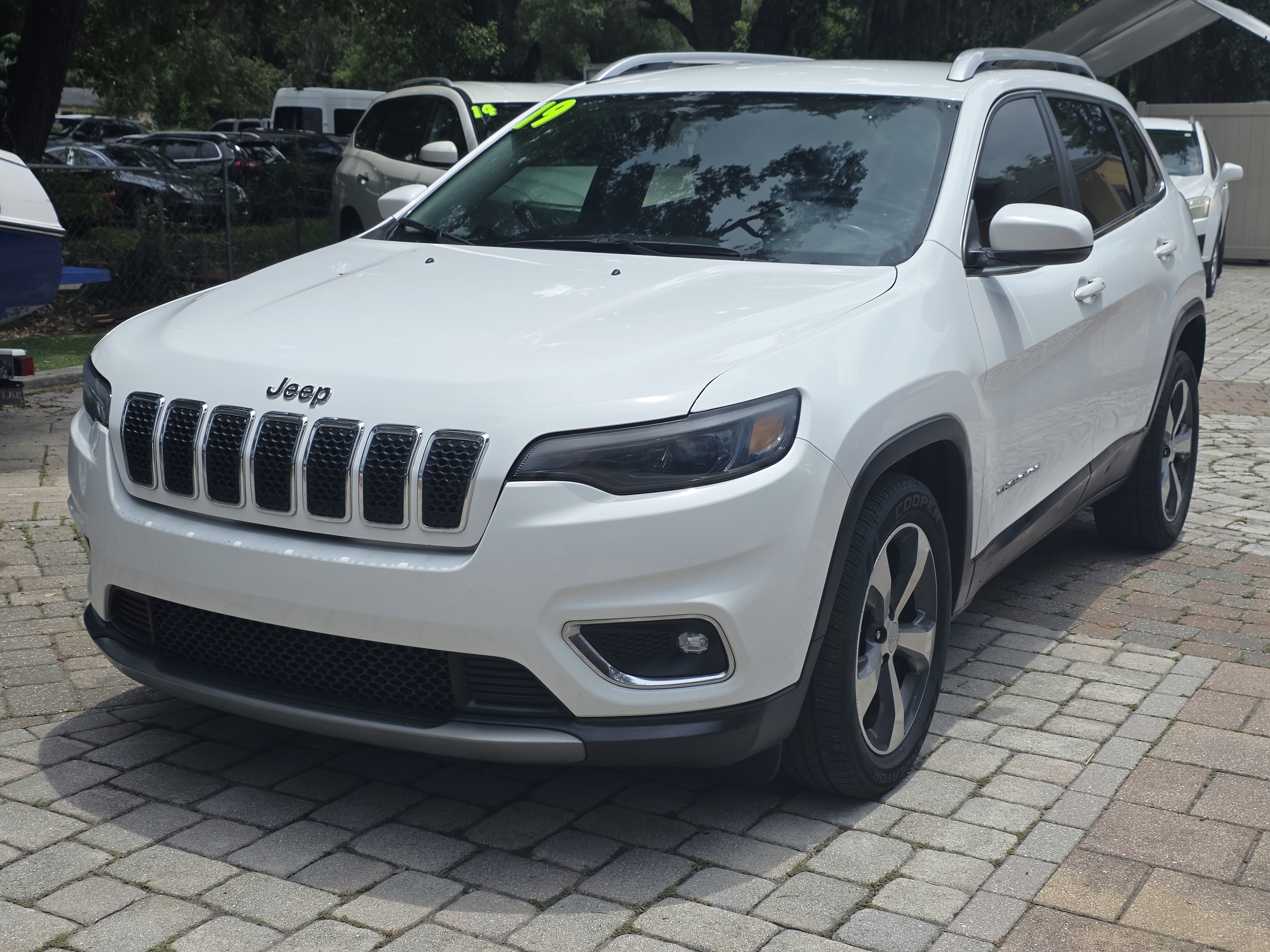 2019 Jeep Cherokee — photo 1