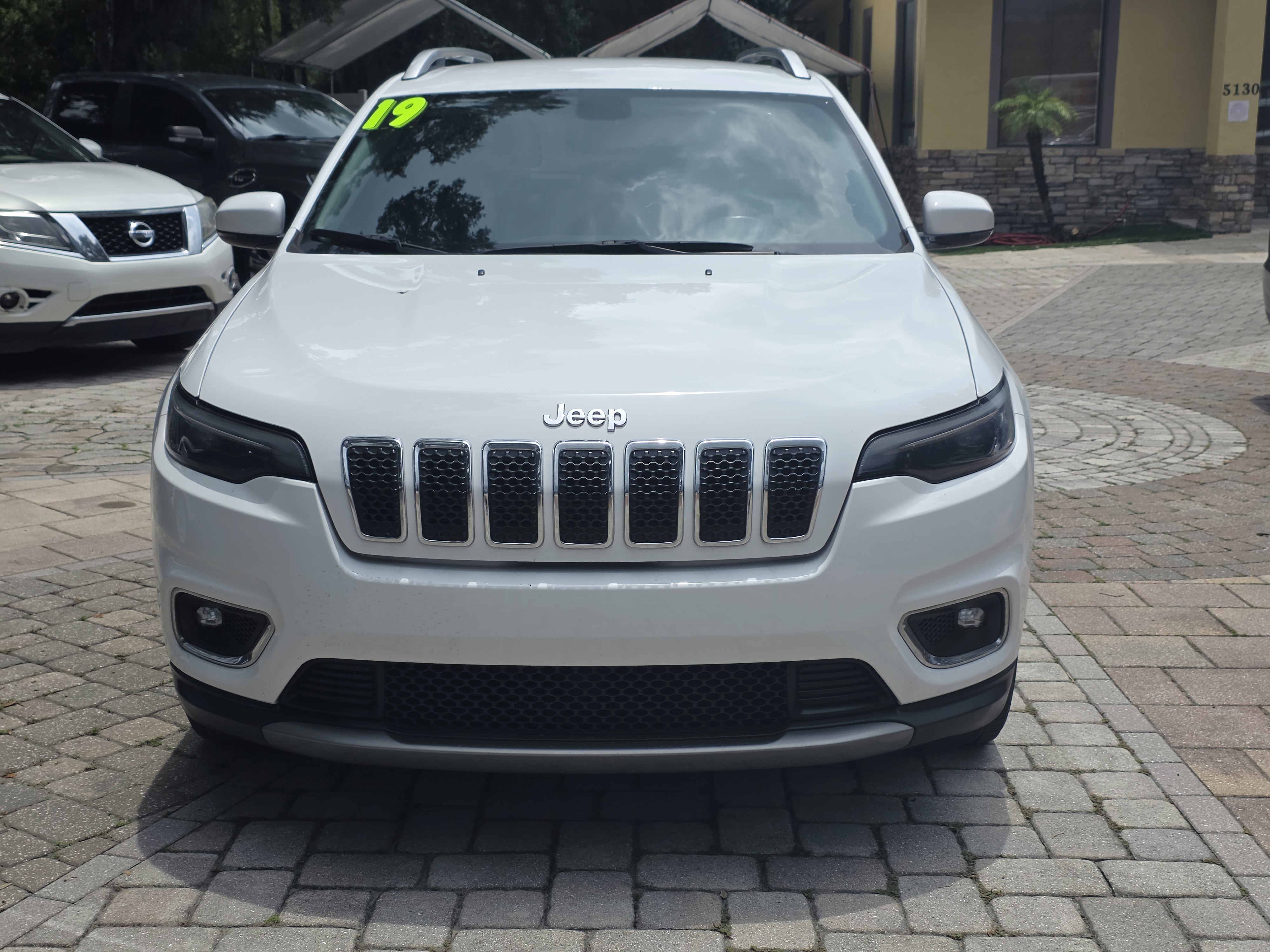 2019 Jeep Cherokee thumbnail 2
