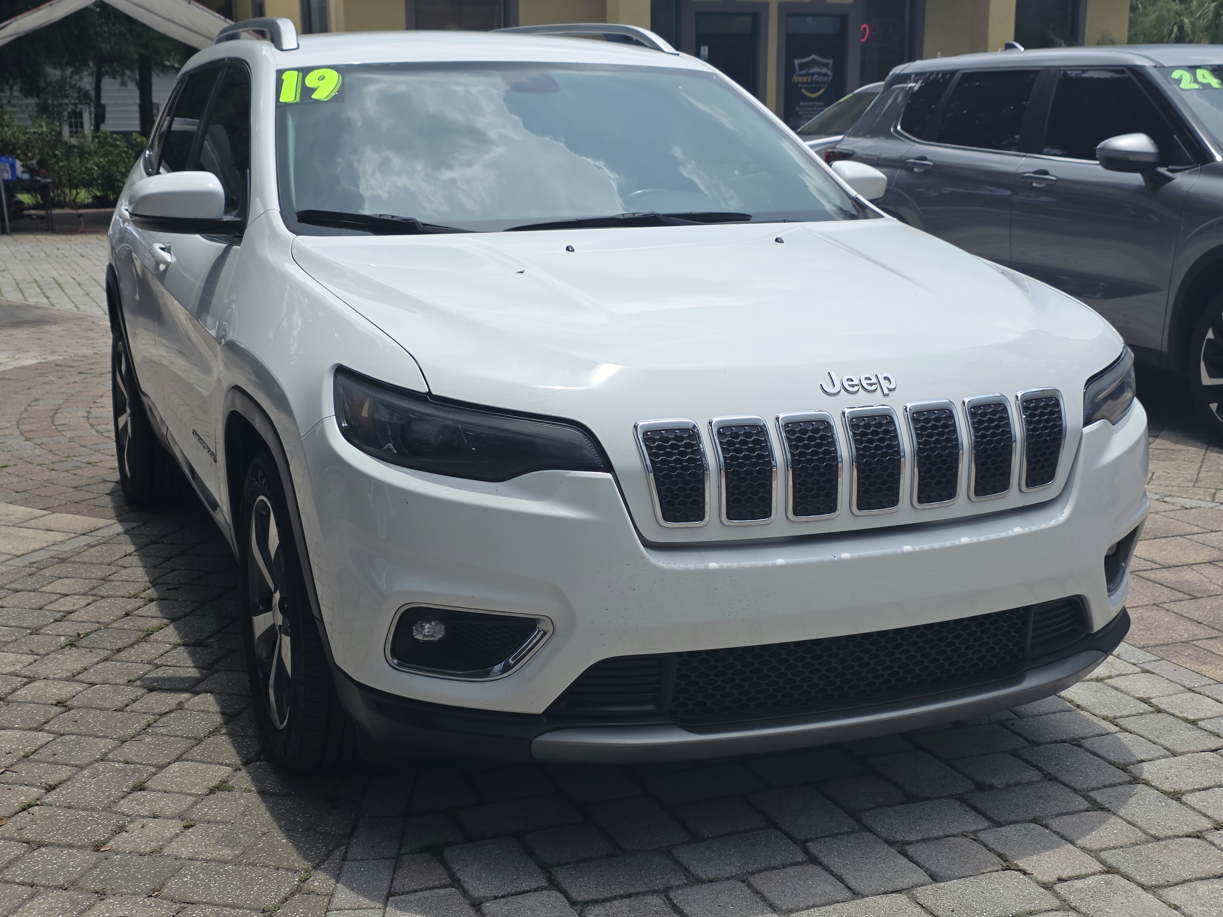2019 Jeep Cherokee thumbnail 3
