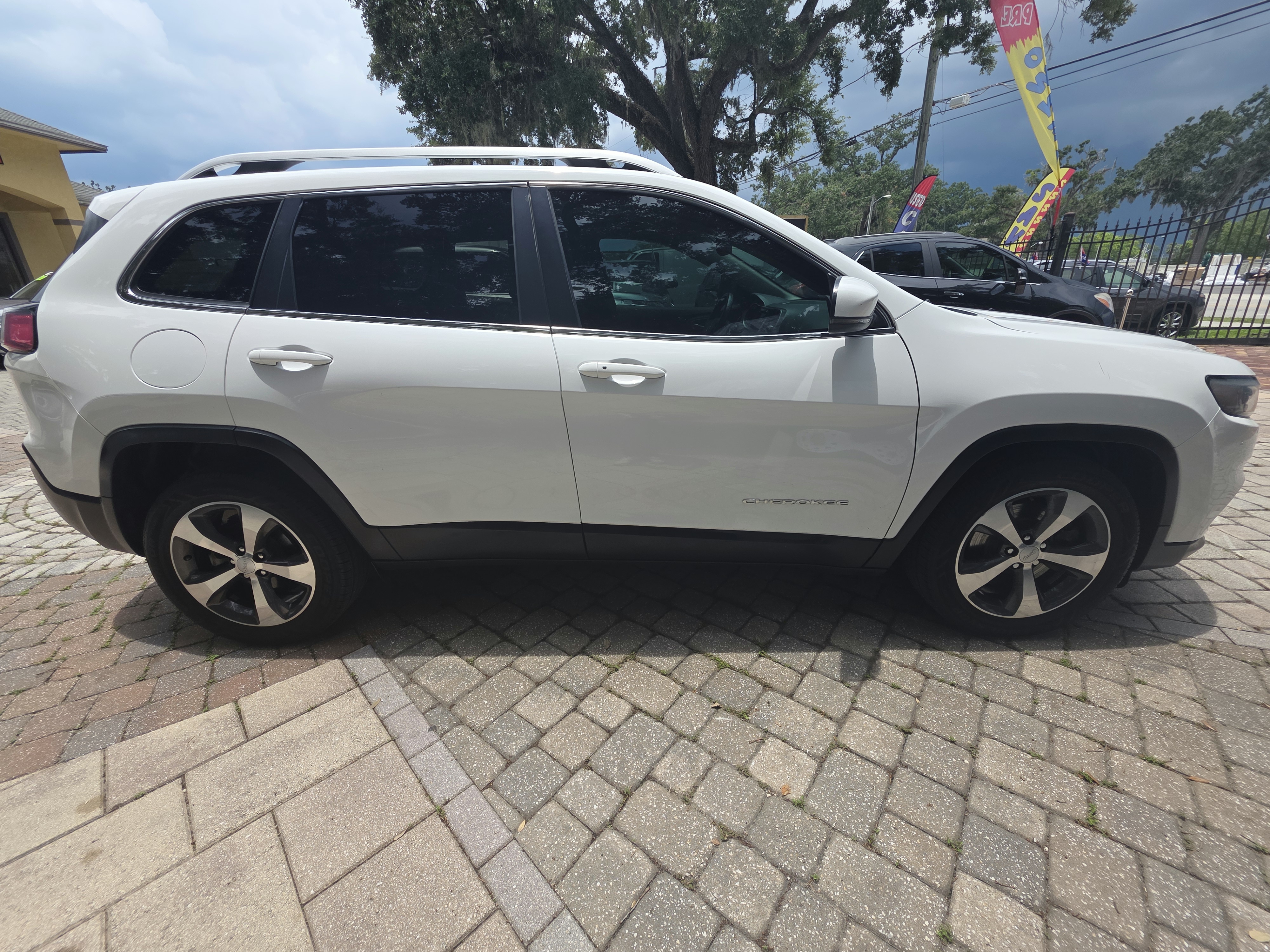 2019 Jeep Cherokee thumbnail 4