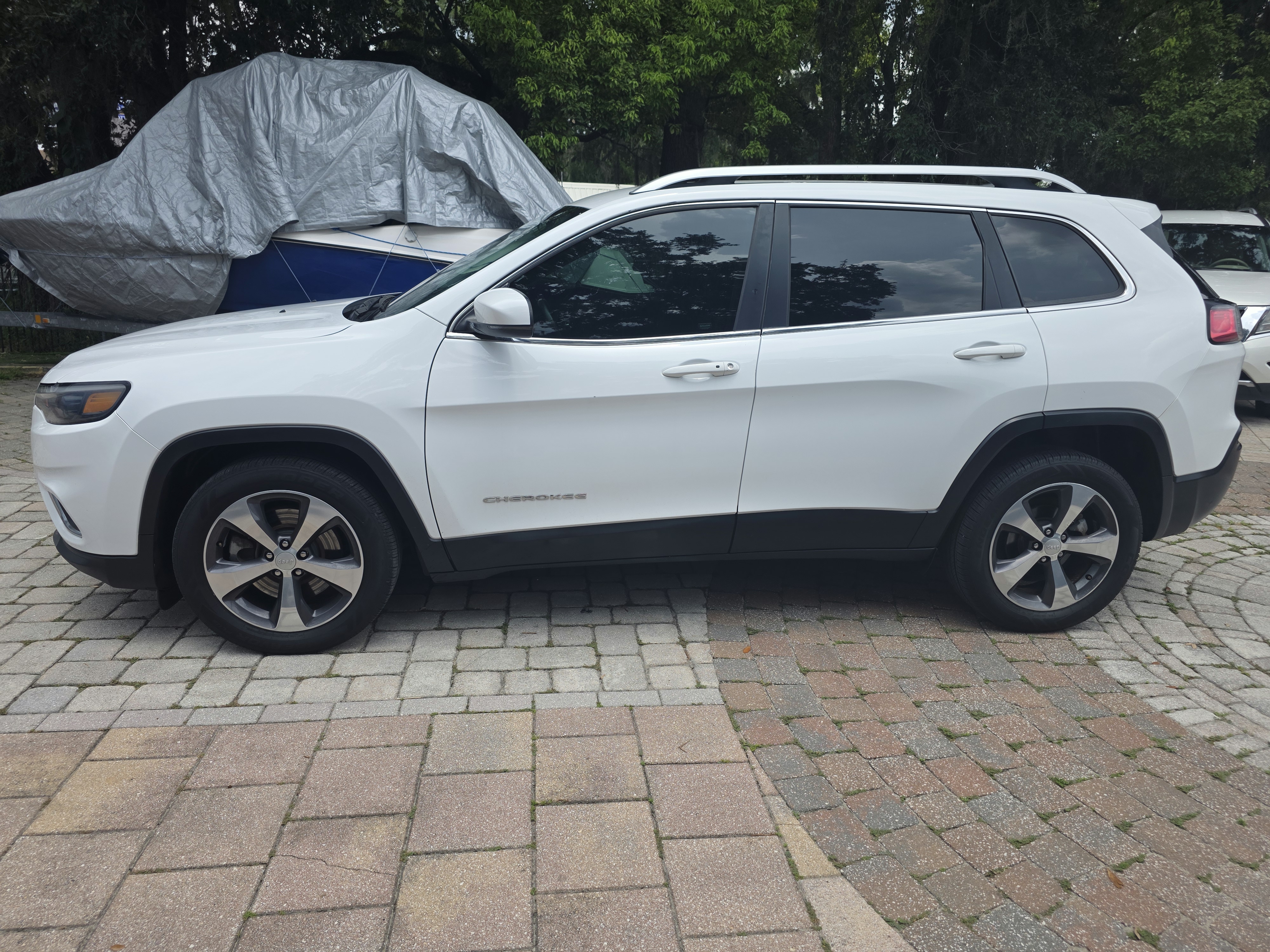 2019 Jeep Cherokee thumbnail 8