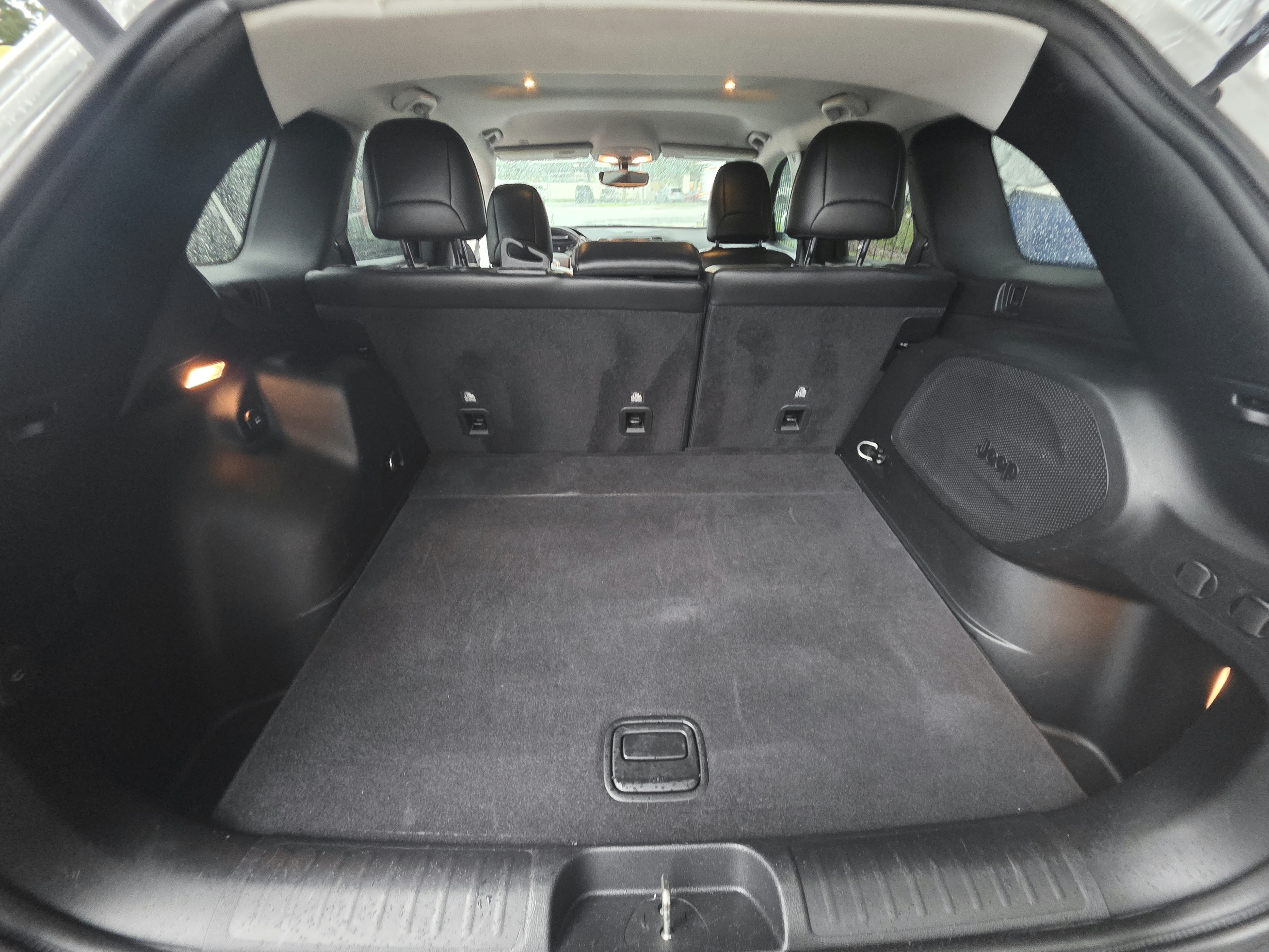 2019 Jeep Cherokee thumbnail 16