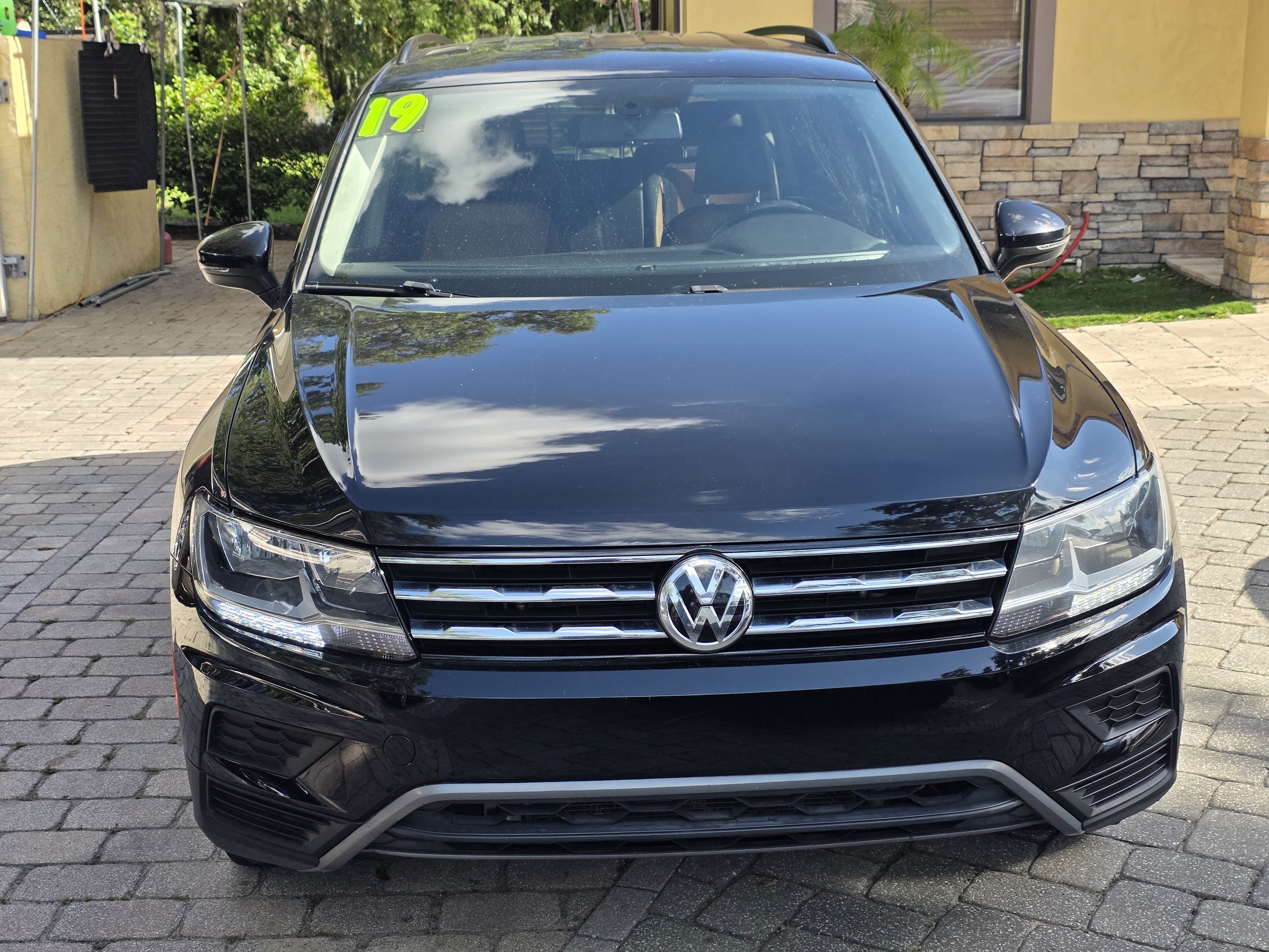 2019 Volkswagen Tiguan thumbnail 3